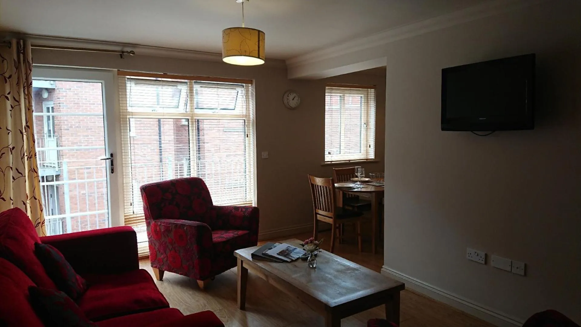 Living room in Victoria Cloisters Apartments