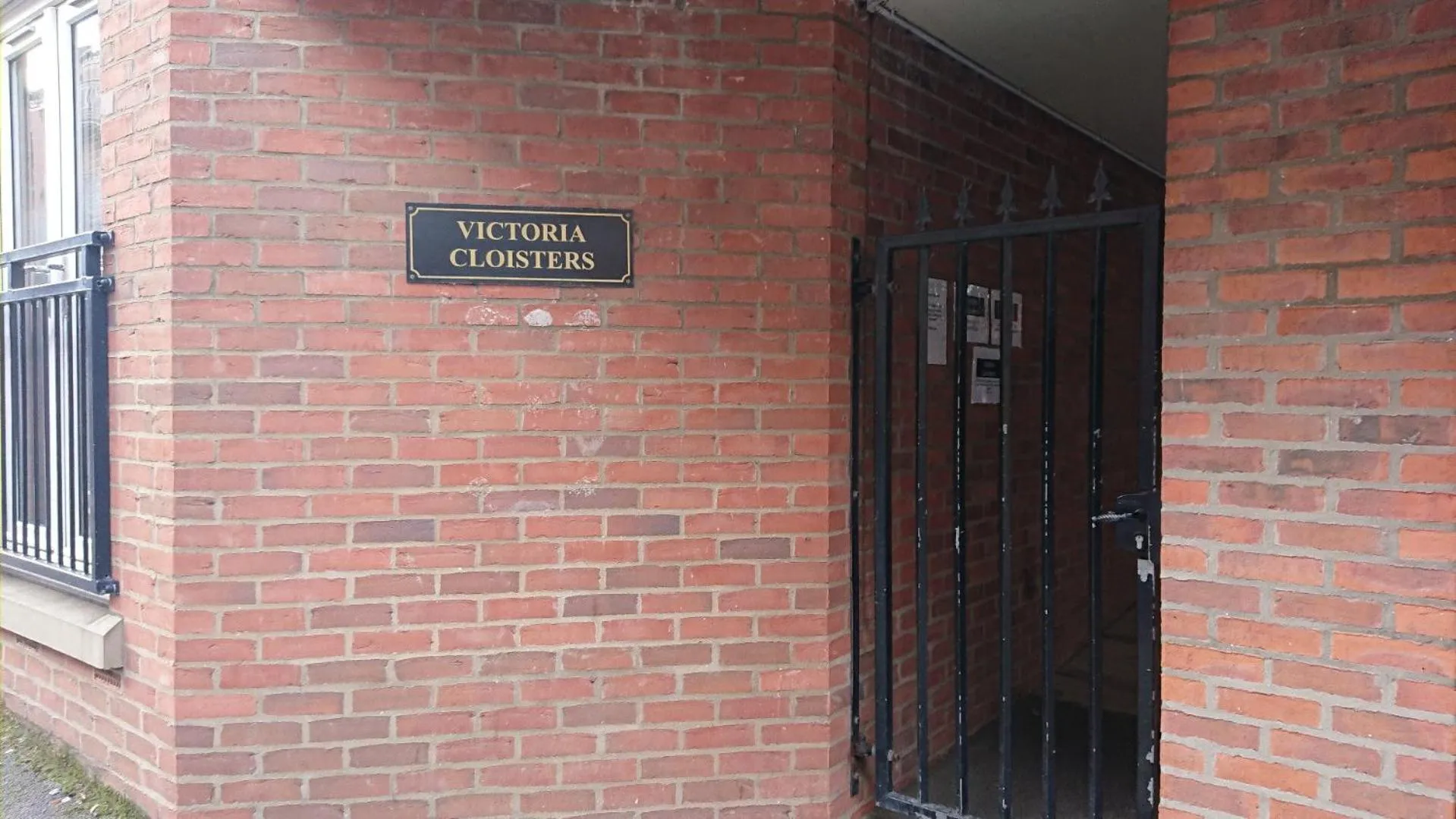 Facade/entrance in Victoria Cloisters Apartments