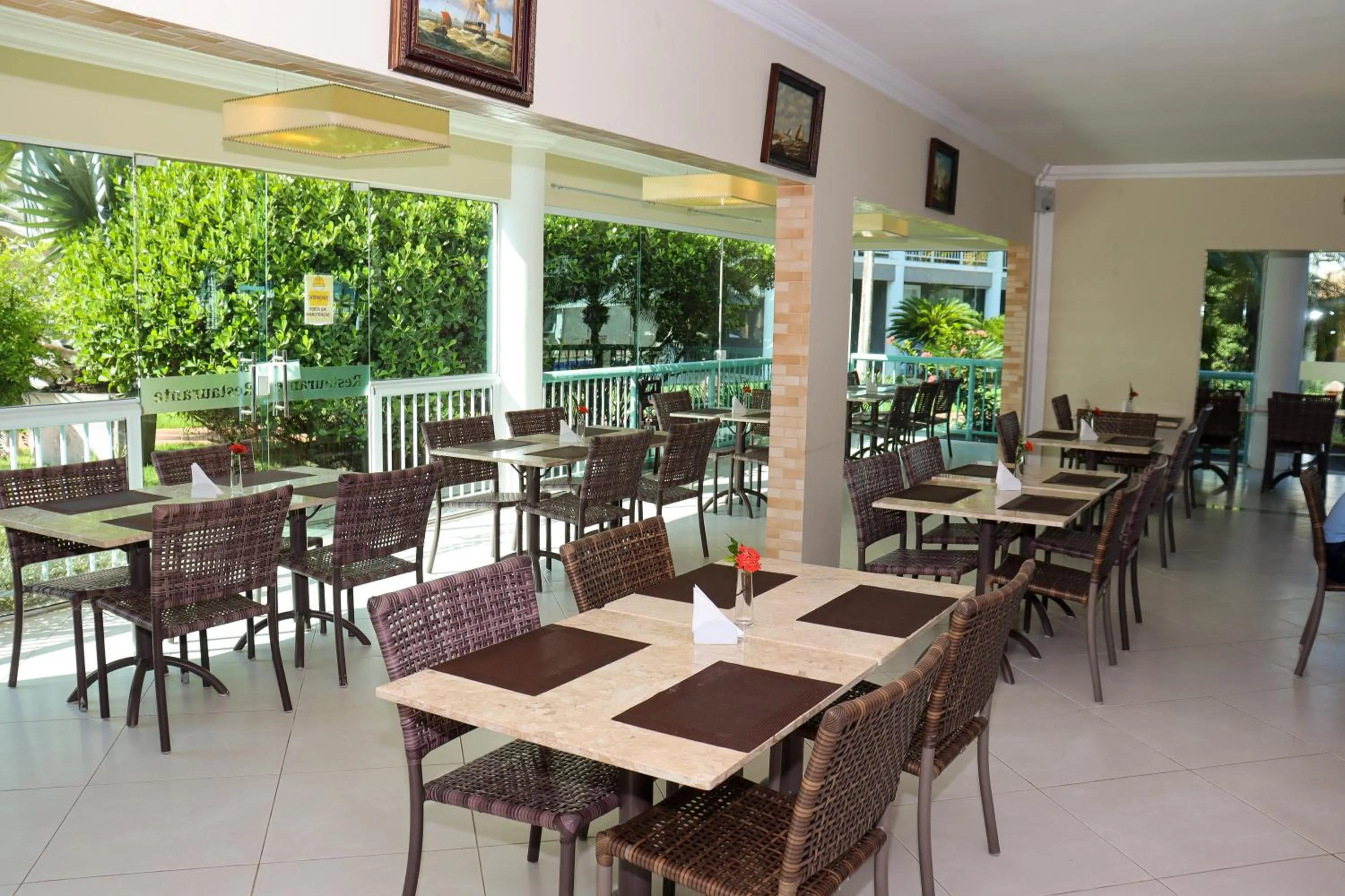 Restaurant/places to eat in Hotel Coral Beach