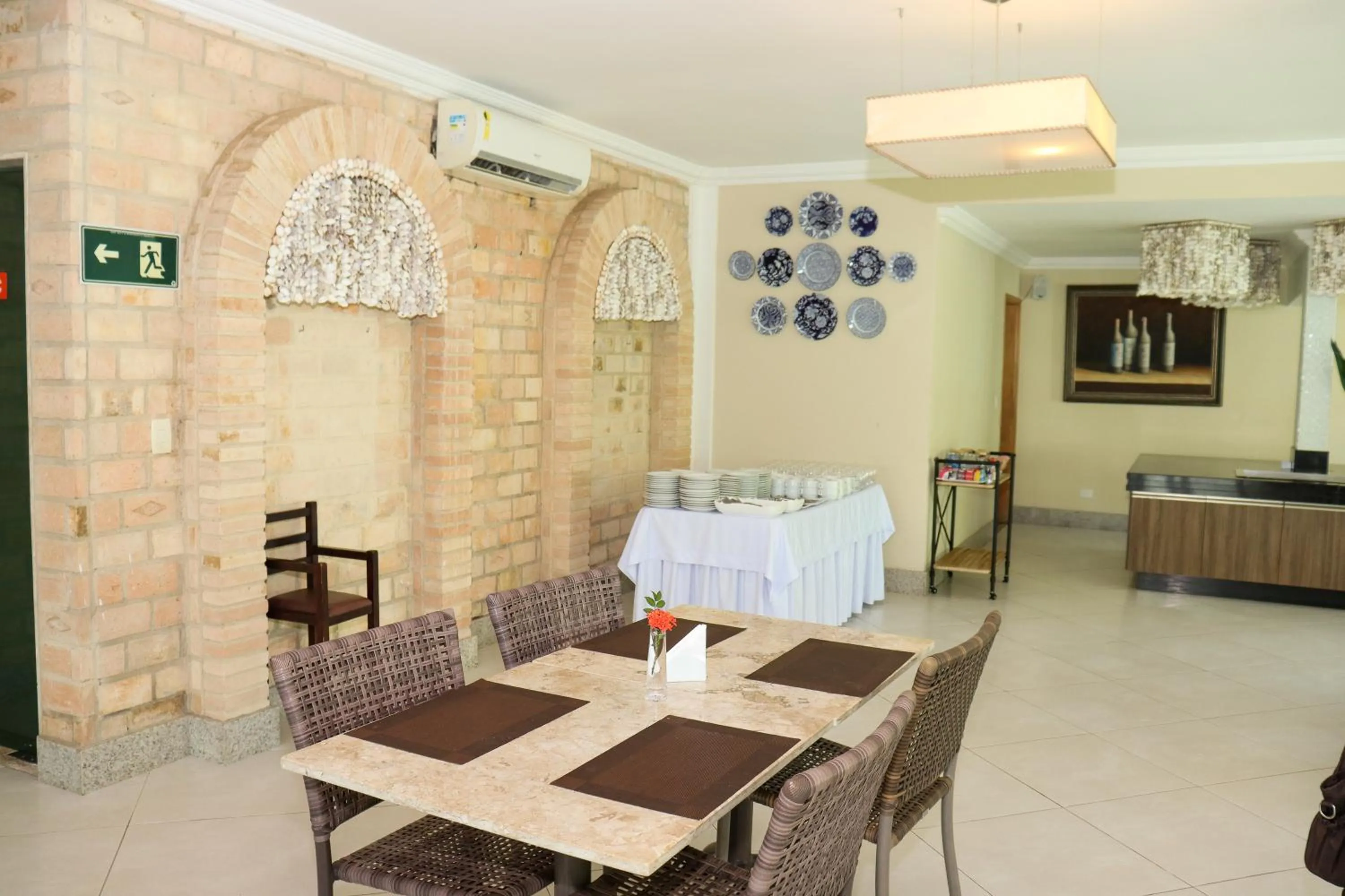 Restaurant/places to eat in Hotel Coral Beach