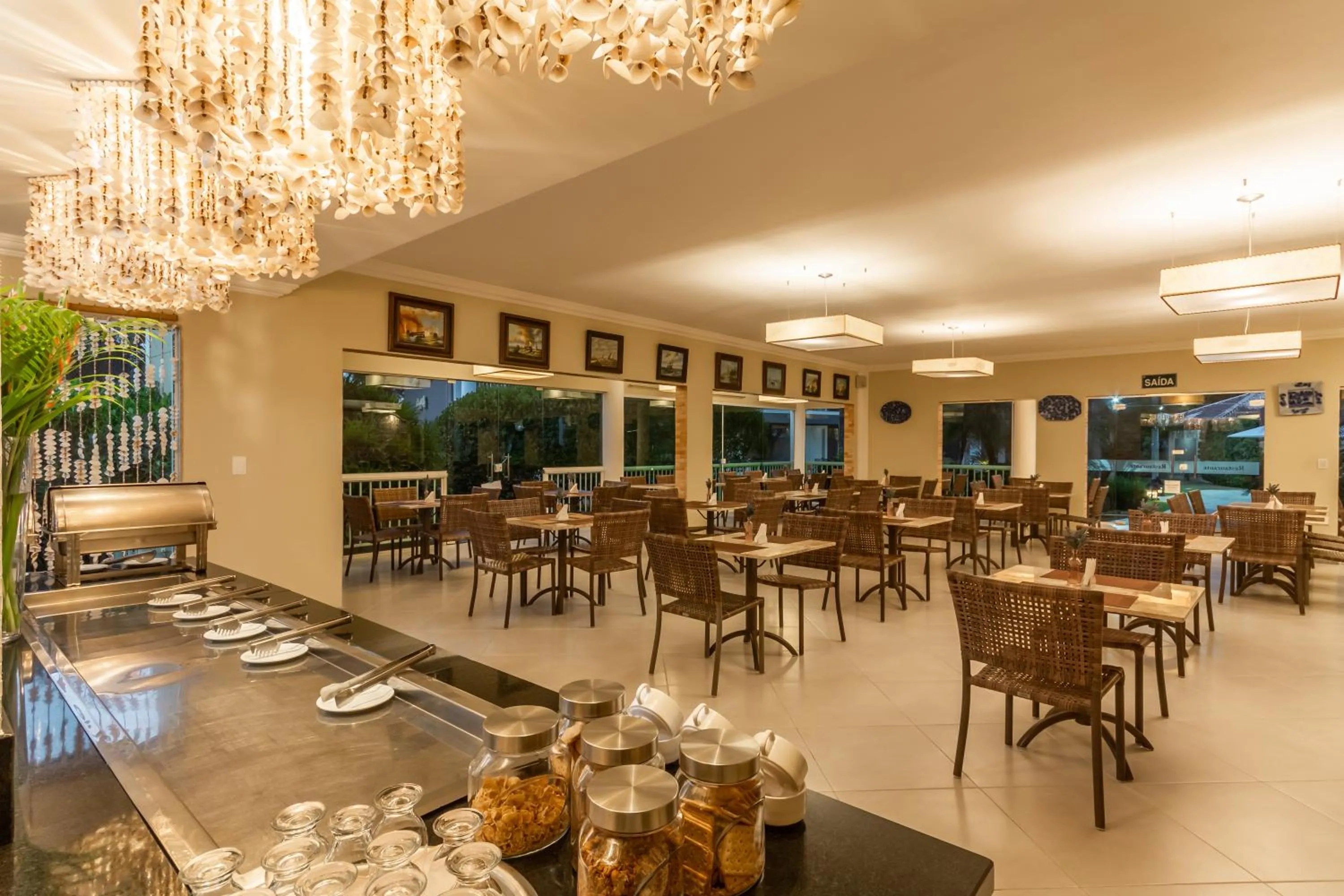 Restaurant/places to eat in Hotel Coral Beach