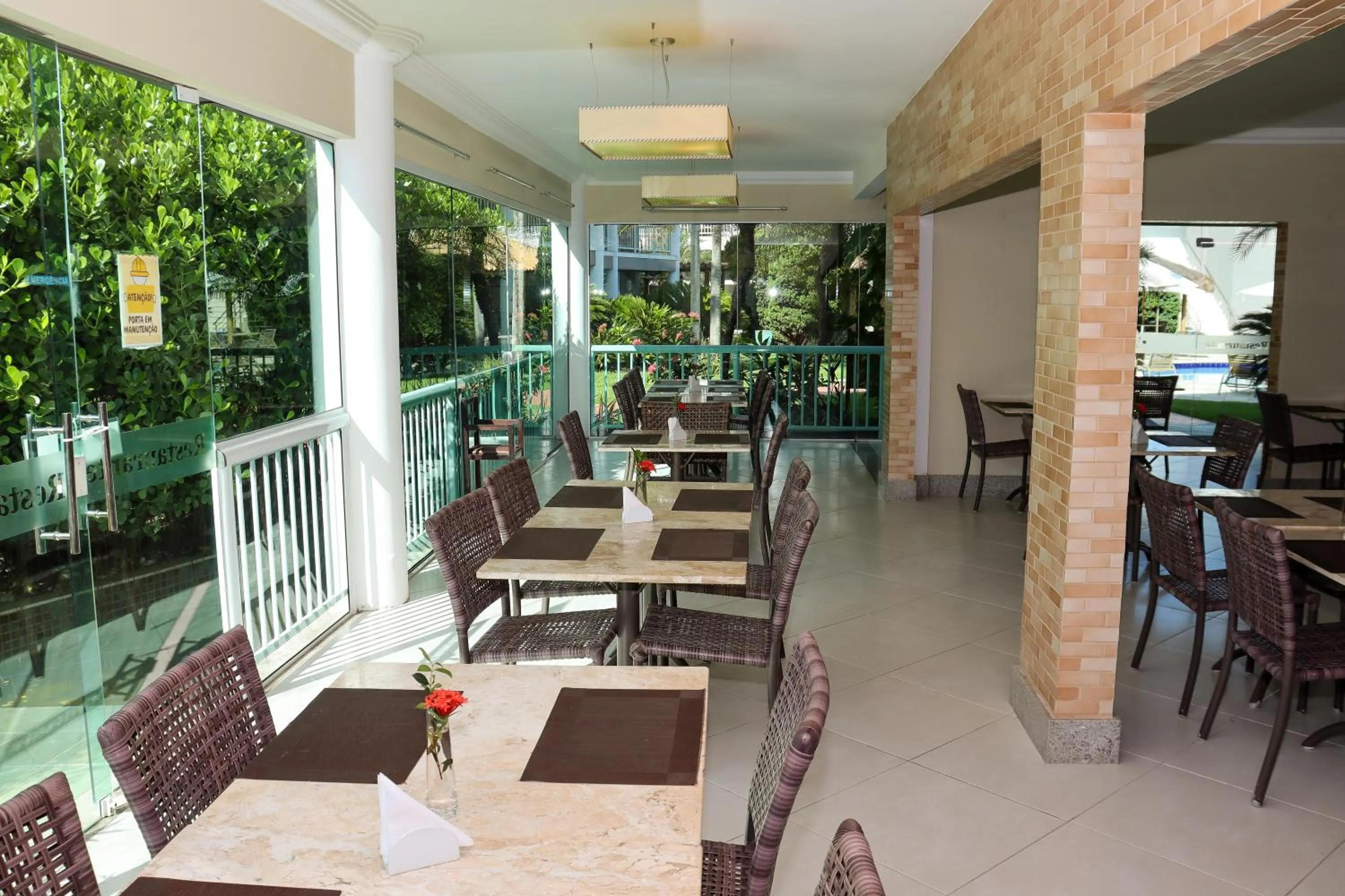Restaurant/places to eat in Hotel Coral Beach