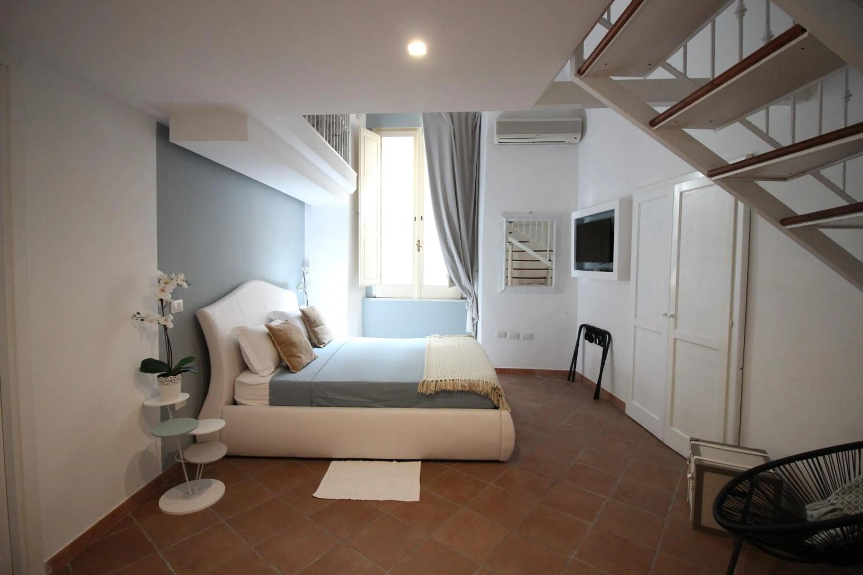 TV and multimedia, Bed in S'O Smart B&B Tropea