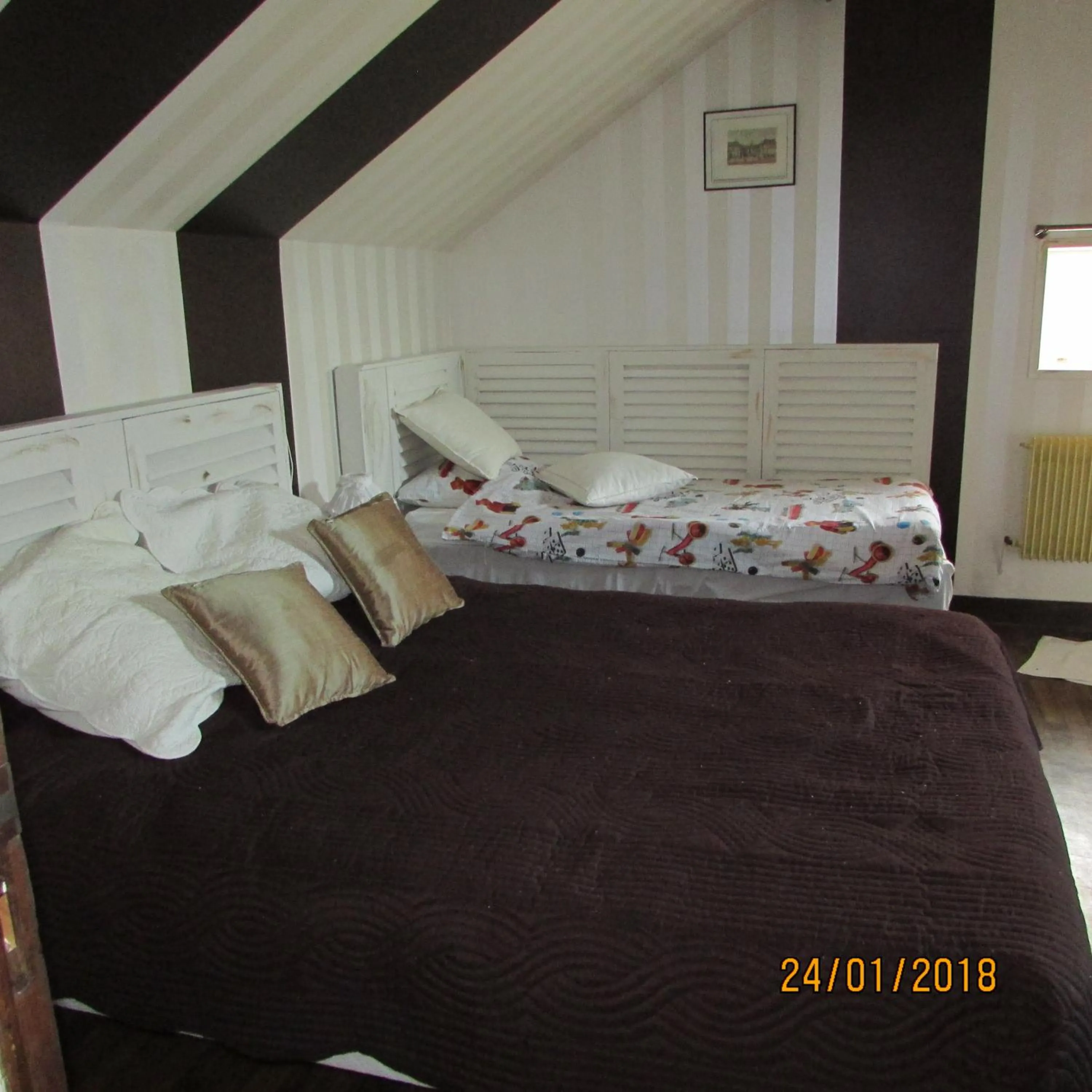 Family, Bed in La Grange