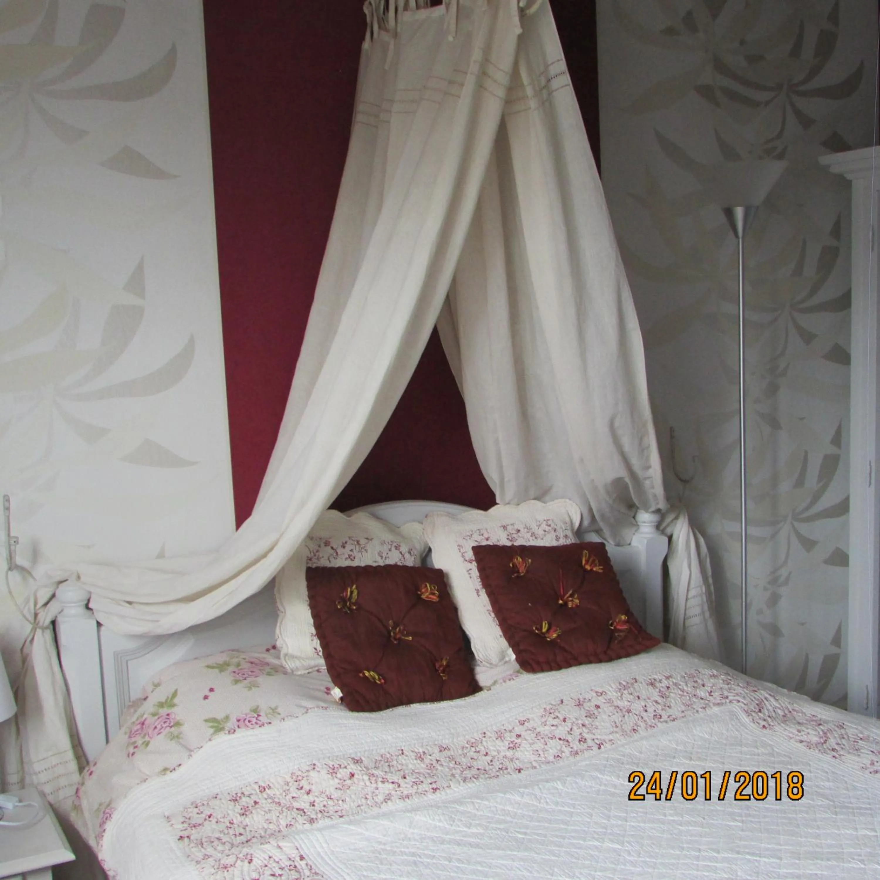 Bed in La Grange