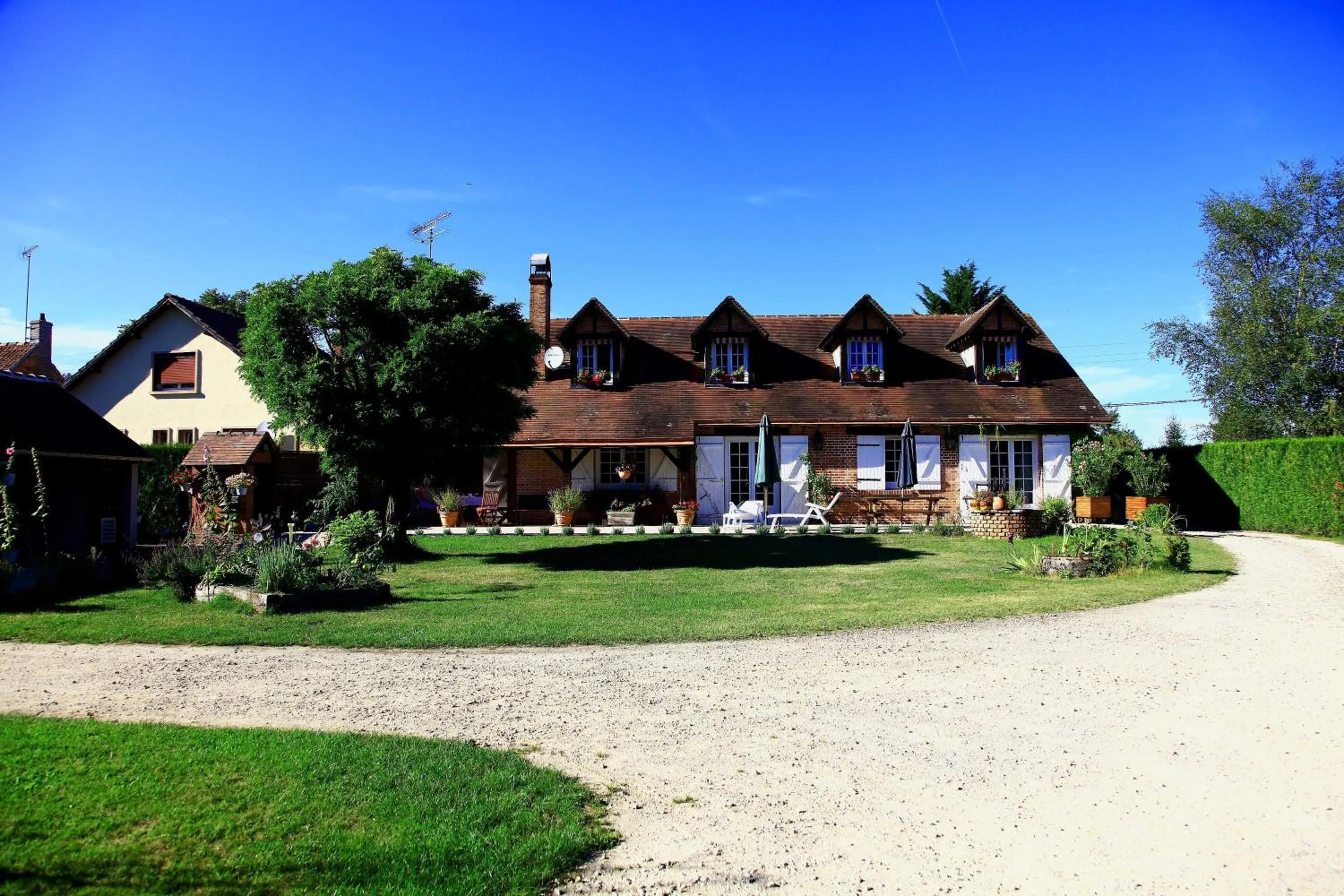Property building in La Grange