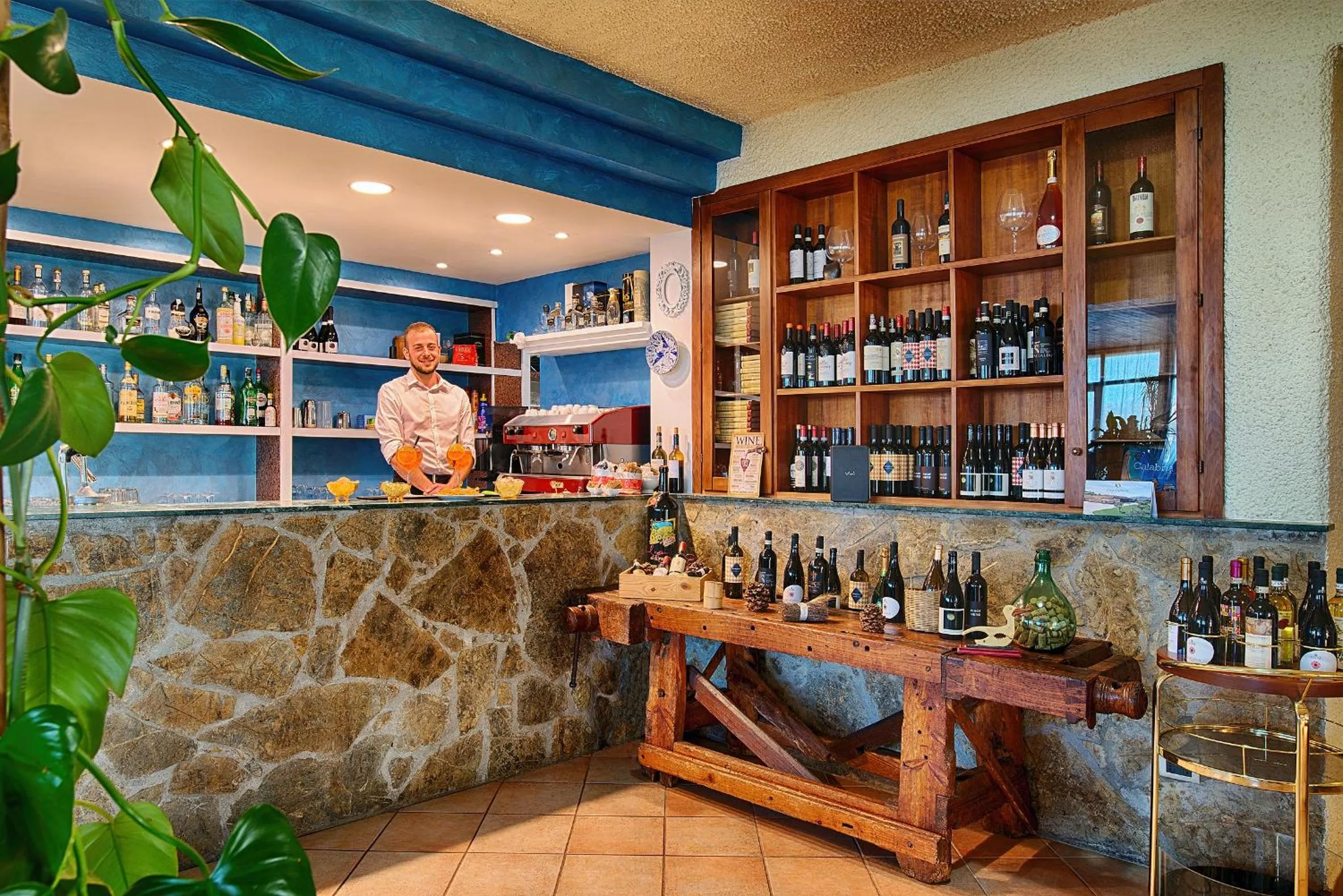 Restaurant/places to eat in Hotel Castello