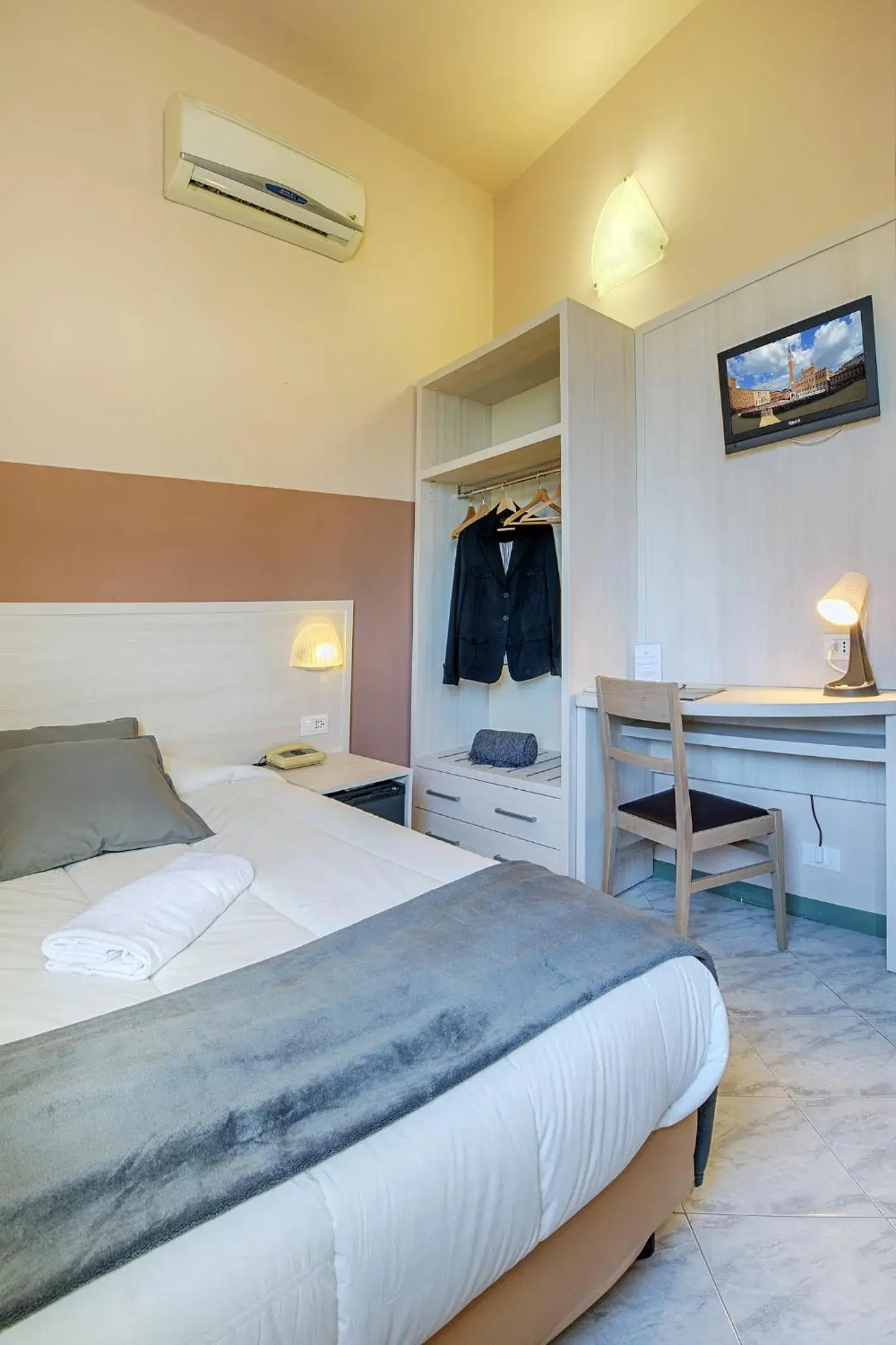 Standard Double Room in Hotel Castello Standard Double Room in Hotel Castello