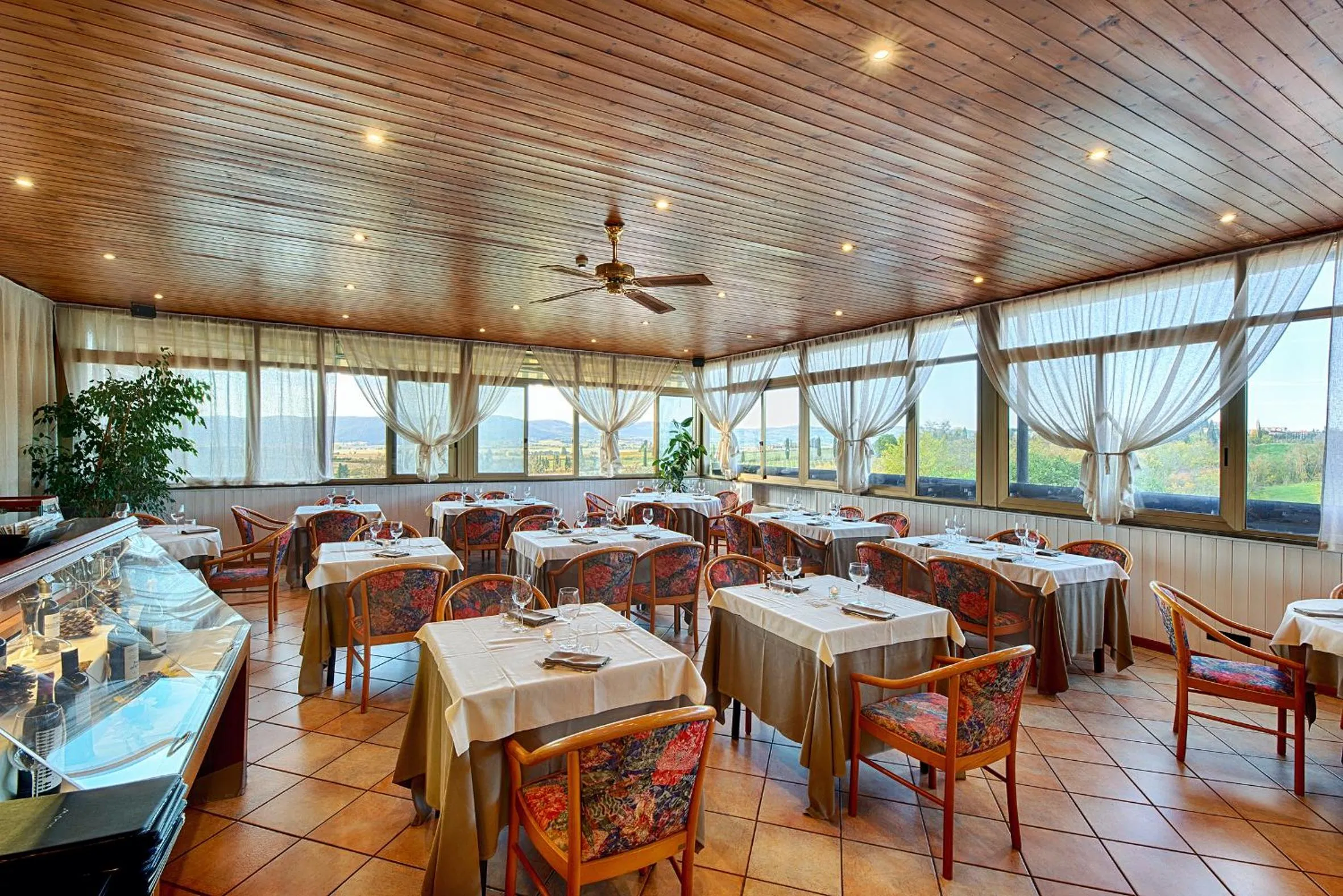 Restaurant/places to eat in Hotel Castello