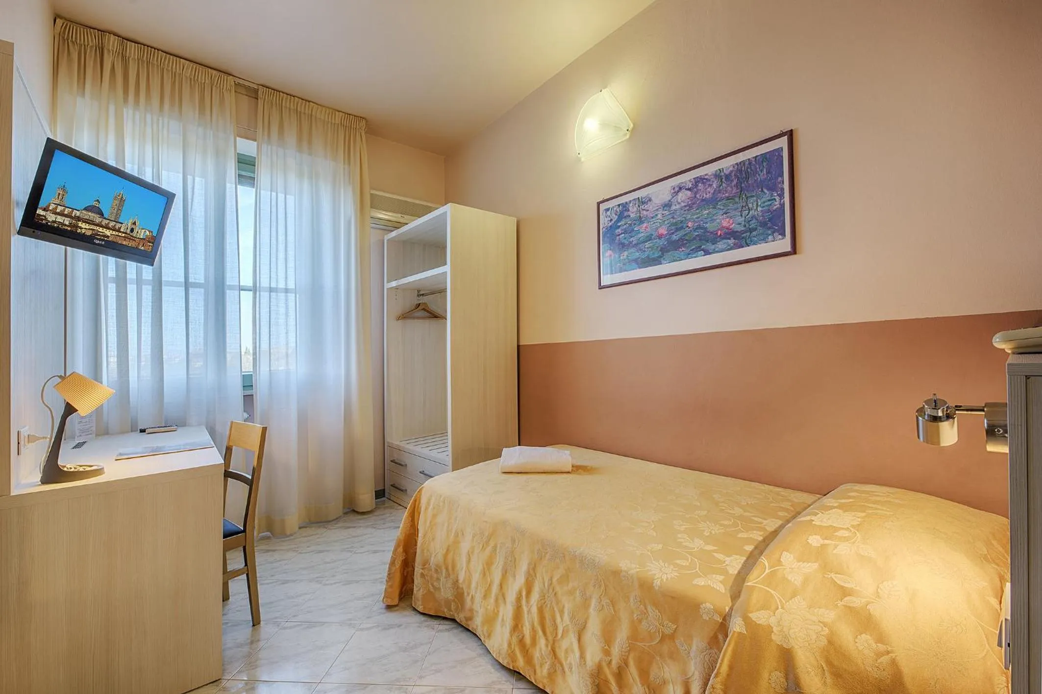 Photo of the whole room, Bed in Hotel Castello