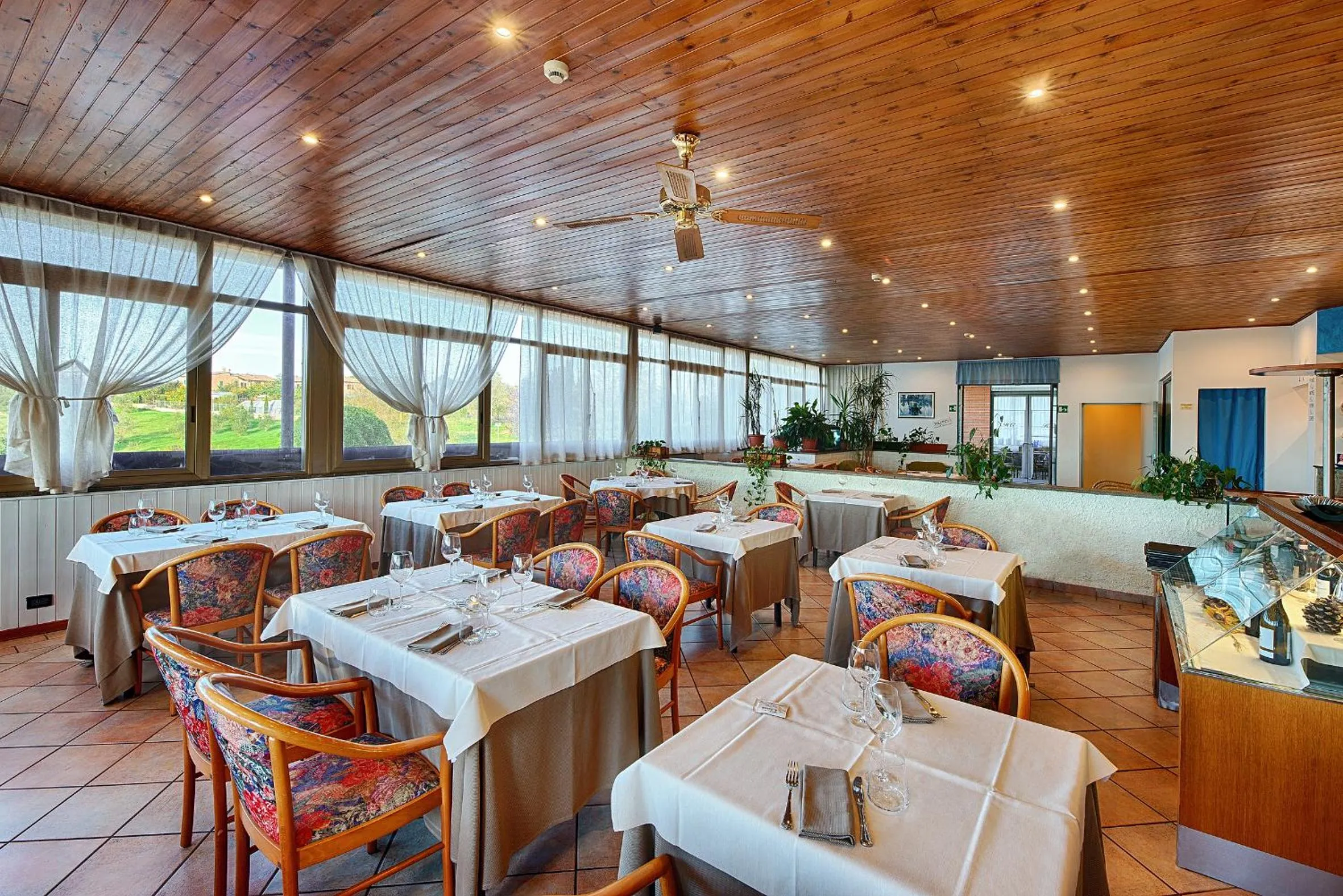 Restaurant/places to eat in Hotel Castello