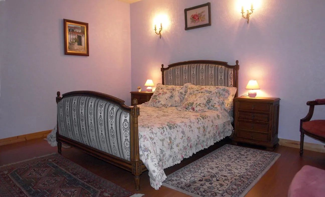 Photo of the whole room, Bed in Les Etangs de Pitié