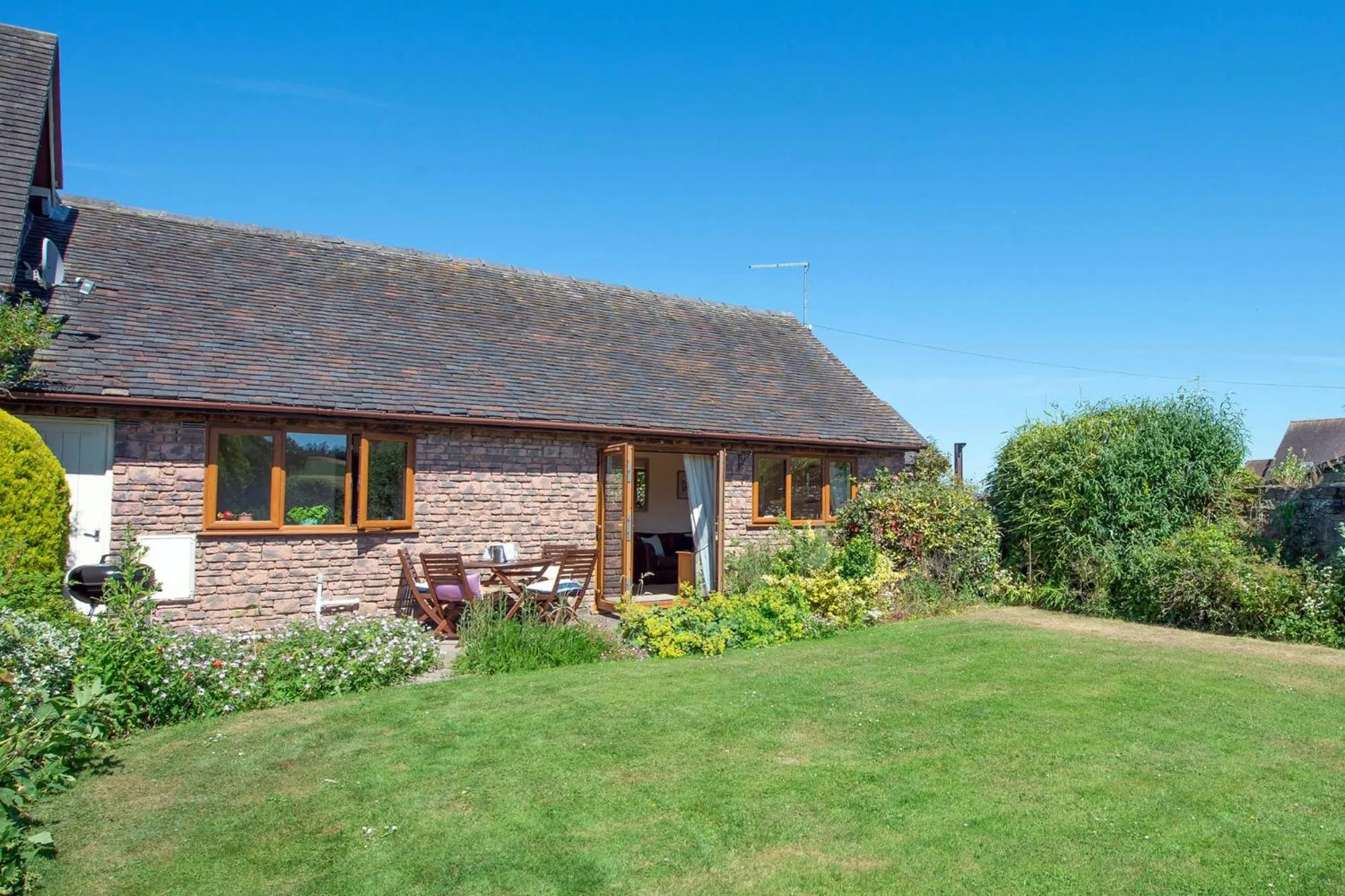 Two-Bedroom Suite in The Dinney B&B