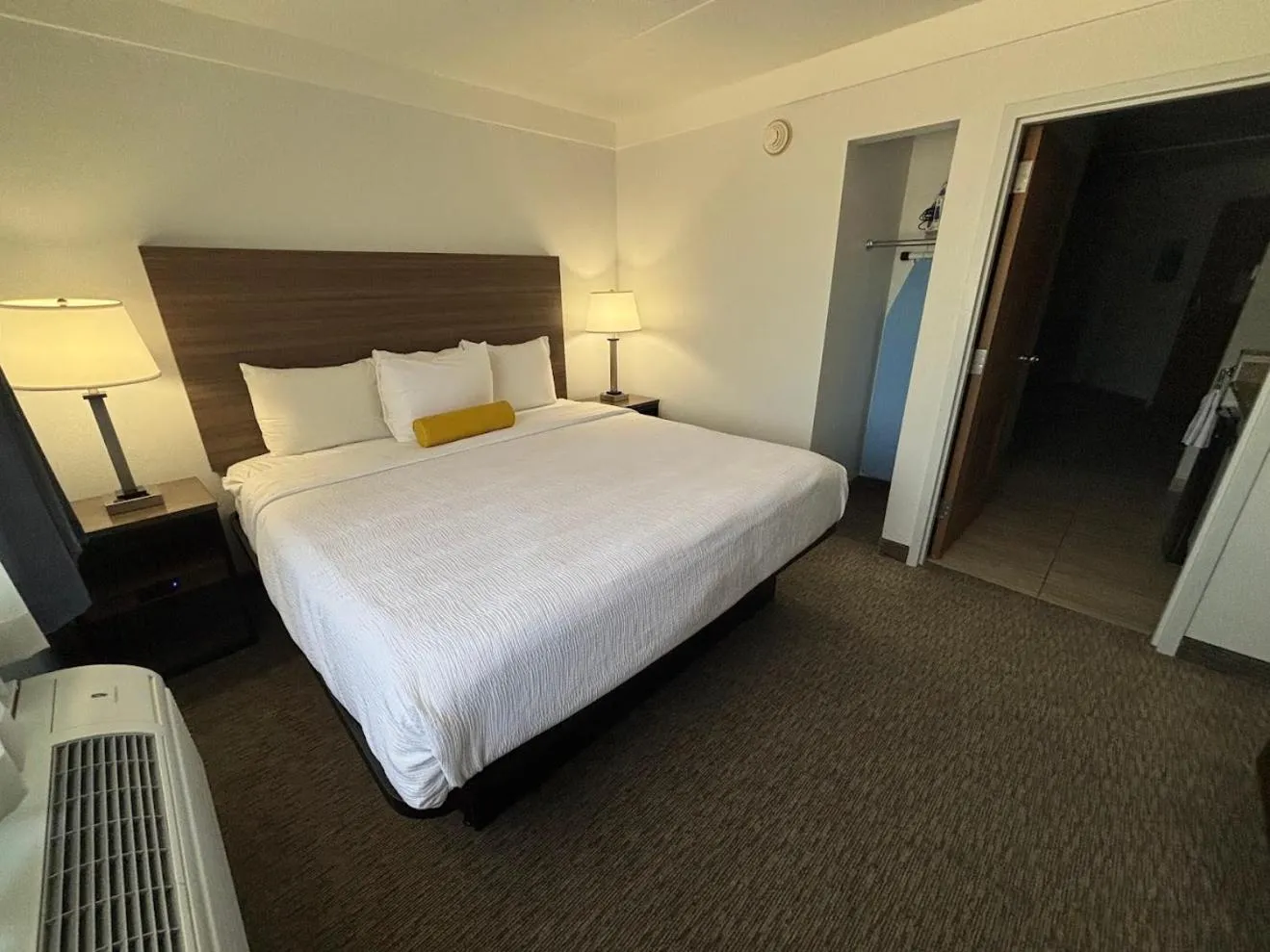 Bedroom, Bed in Hotel Pommier Indianola