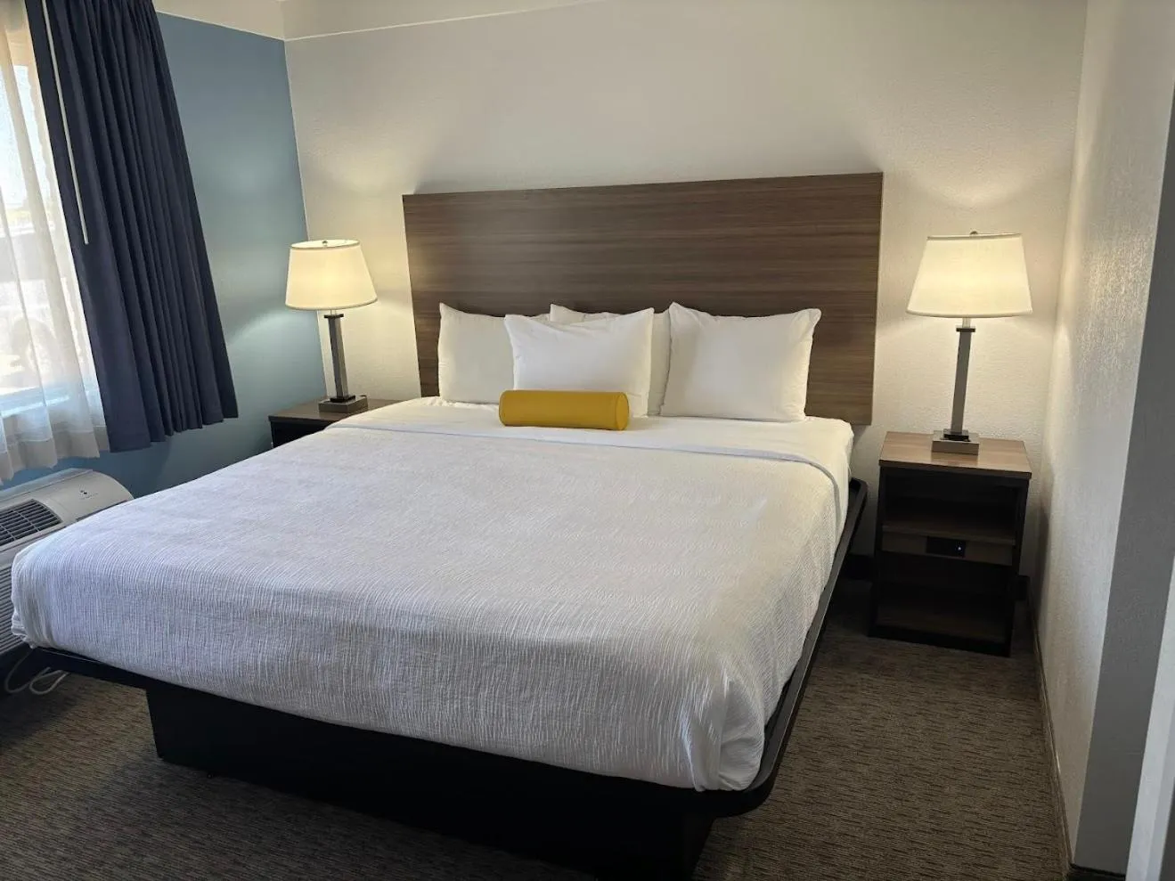 Bedroom, Bed in Hotel Pommier Indianola