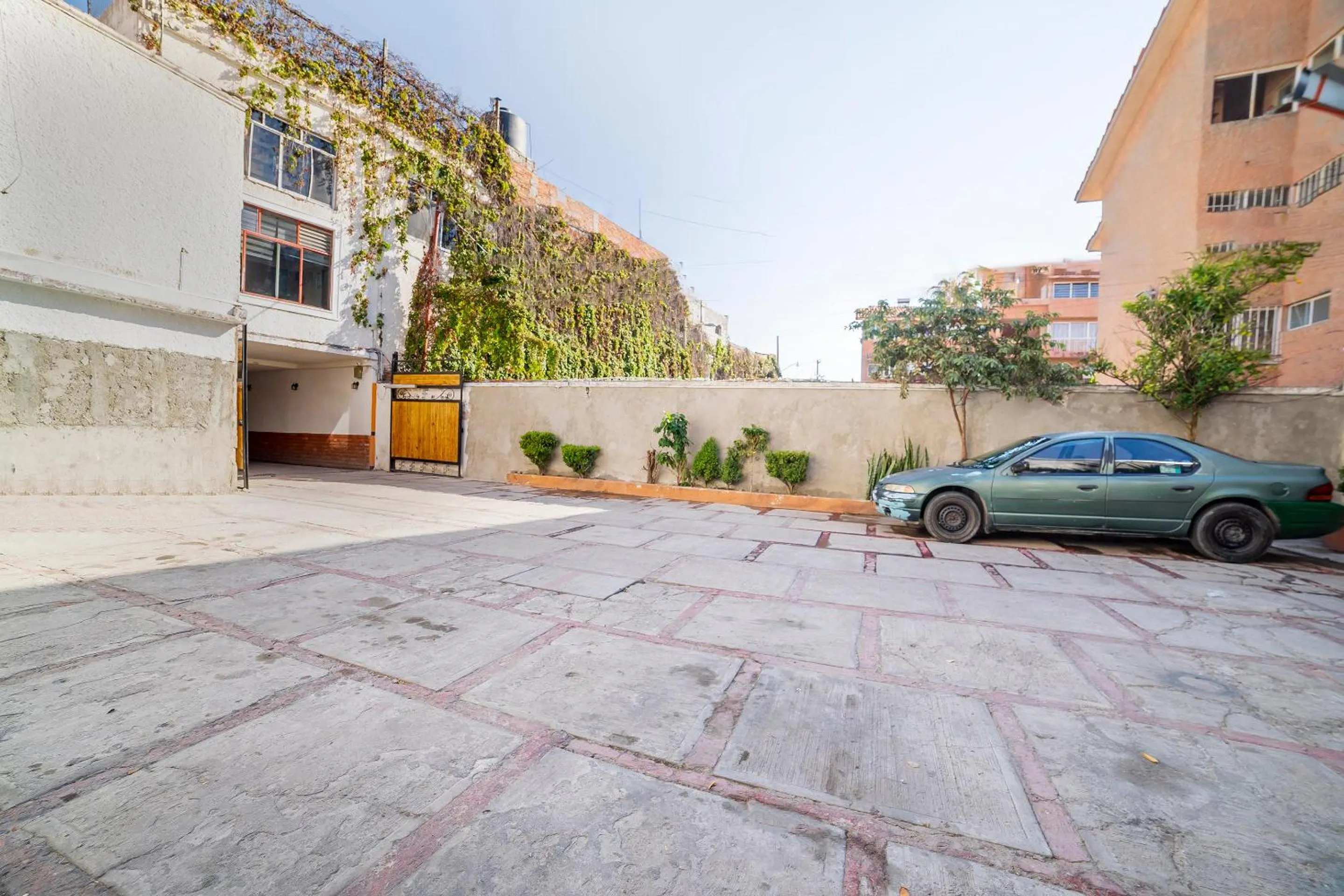 Parking in Capital O Hotel Casa Blanca