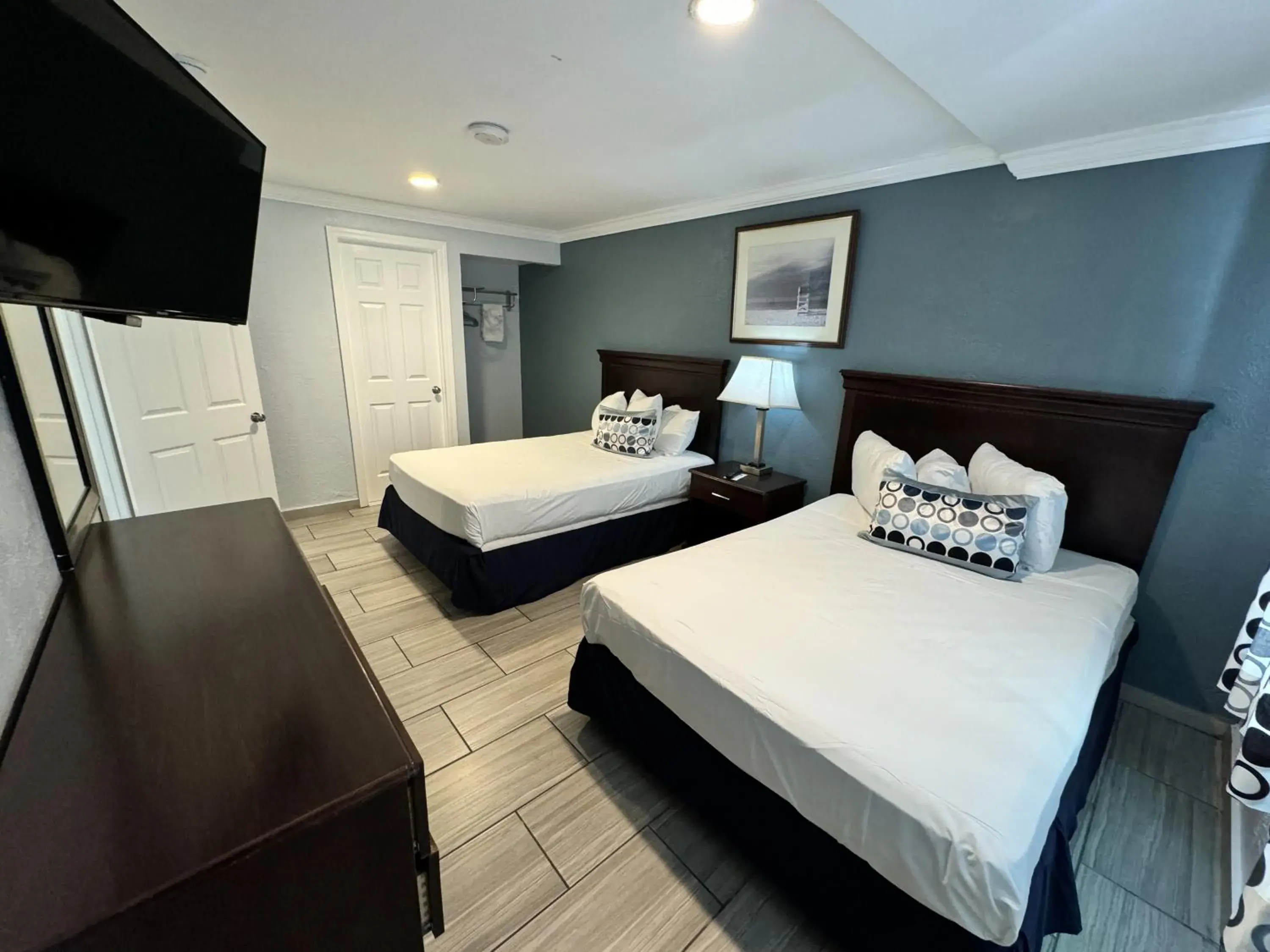 Bedroom, Bed in Sunset Beach Hotel Bedroom, Bed in Sunset Beach Hotel