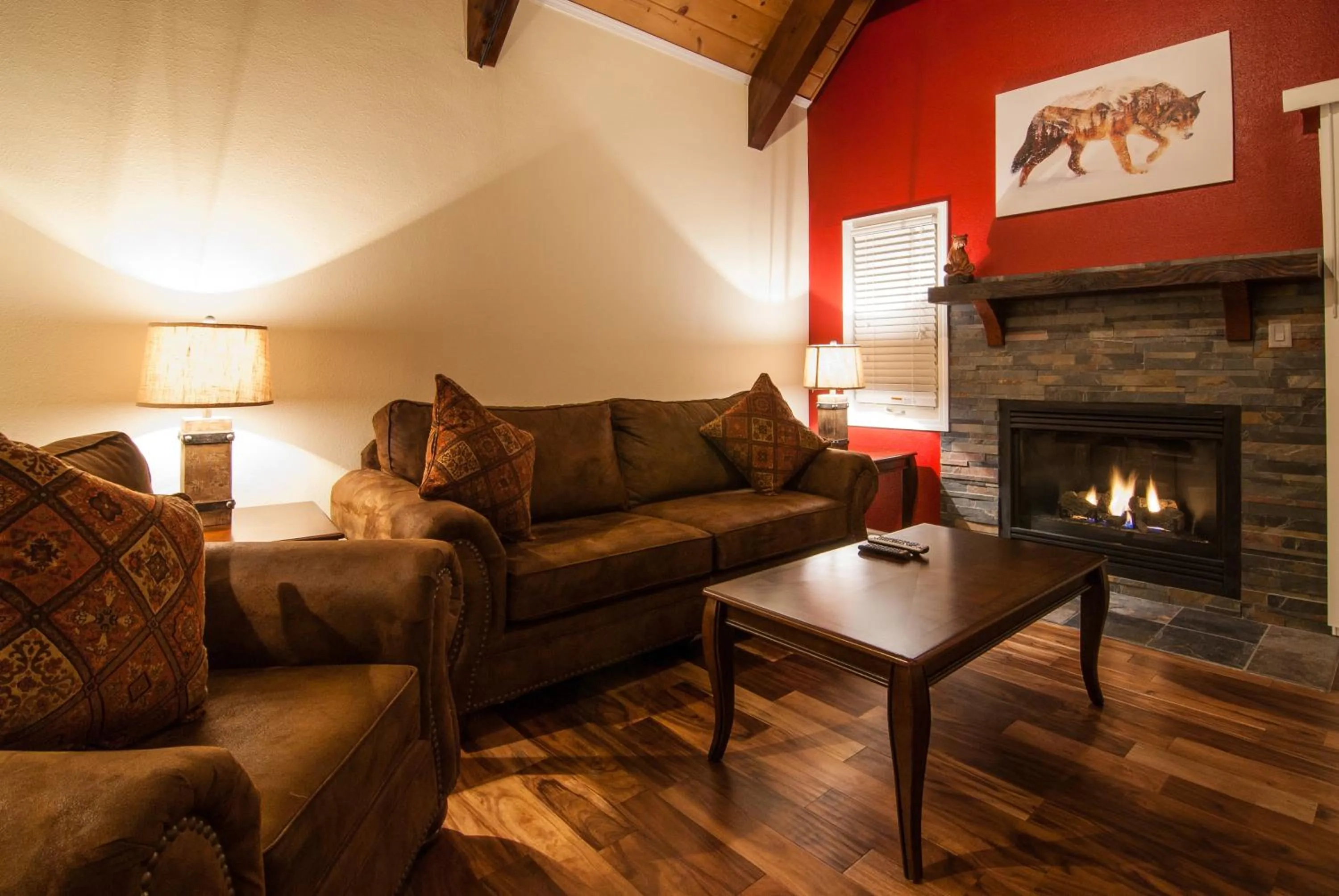 Living room in North Lake Lodges & Villas