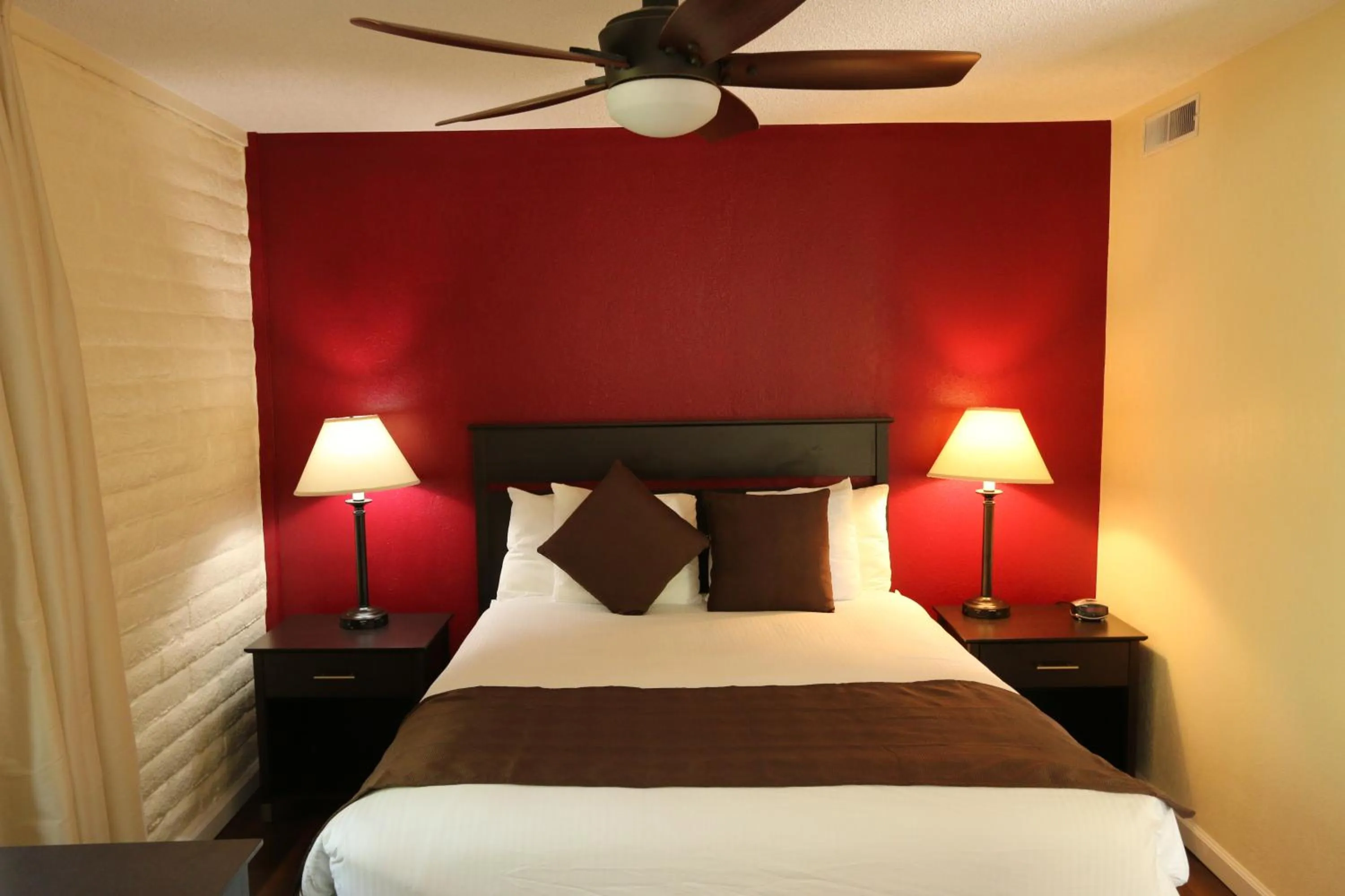 Bed in North Lake Lodges & Villas