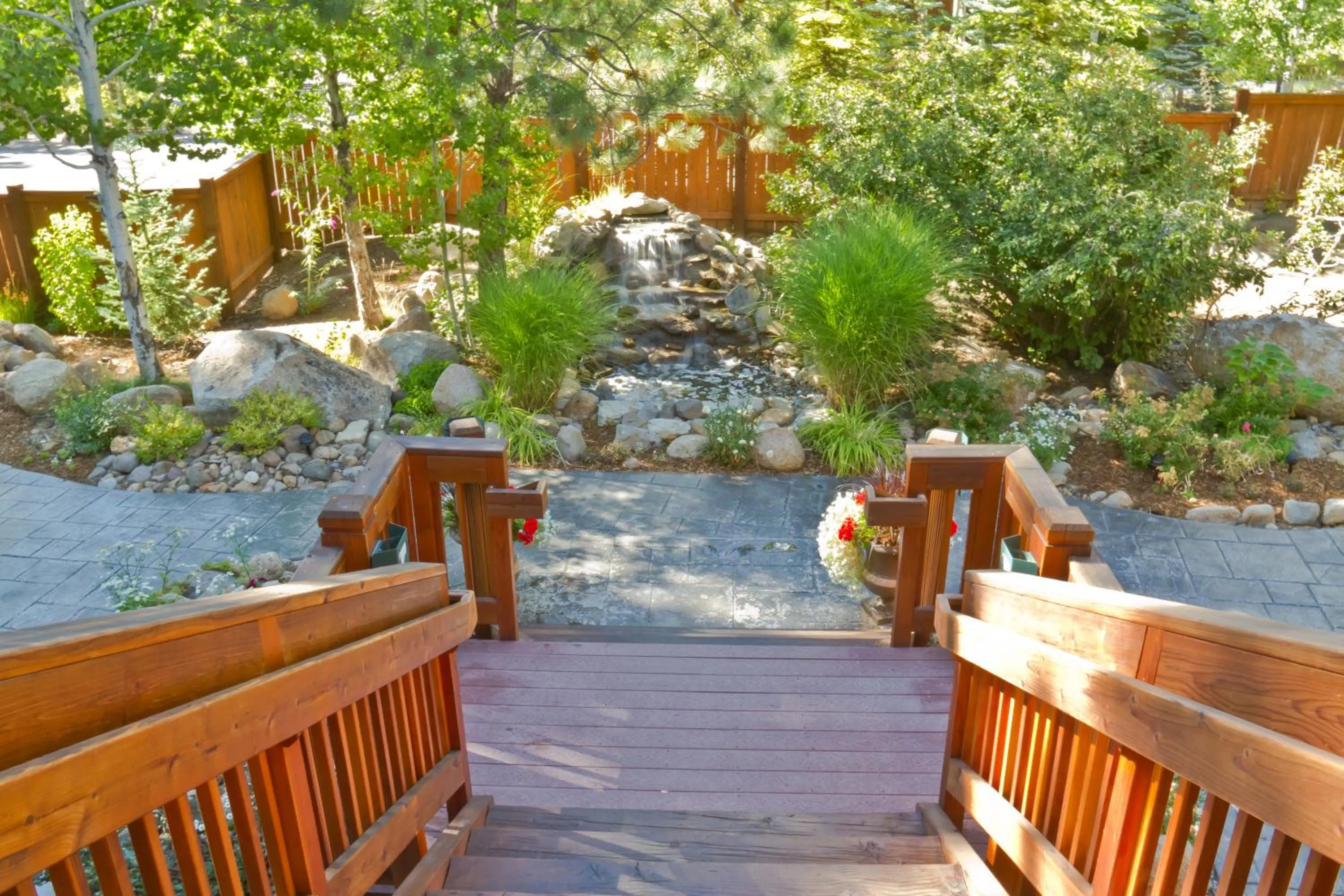 Garden in North Lake Lodges & Villas