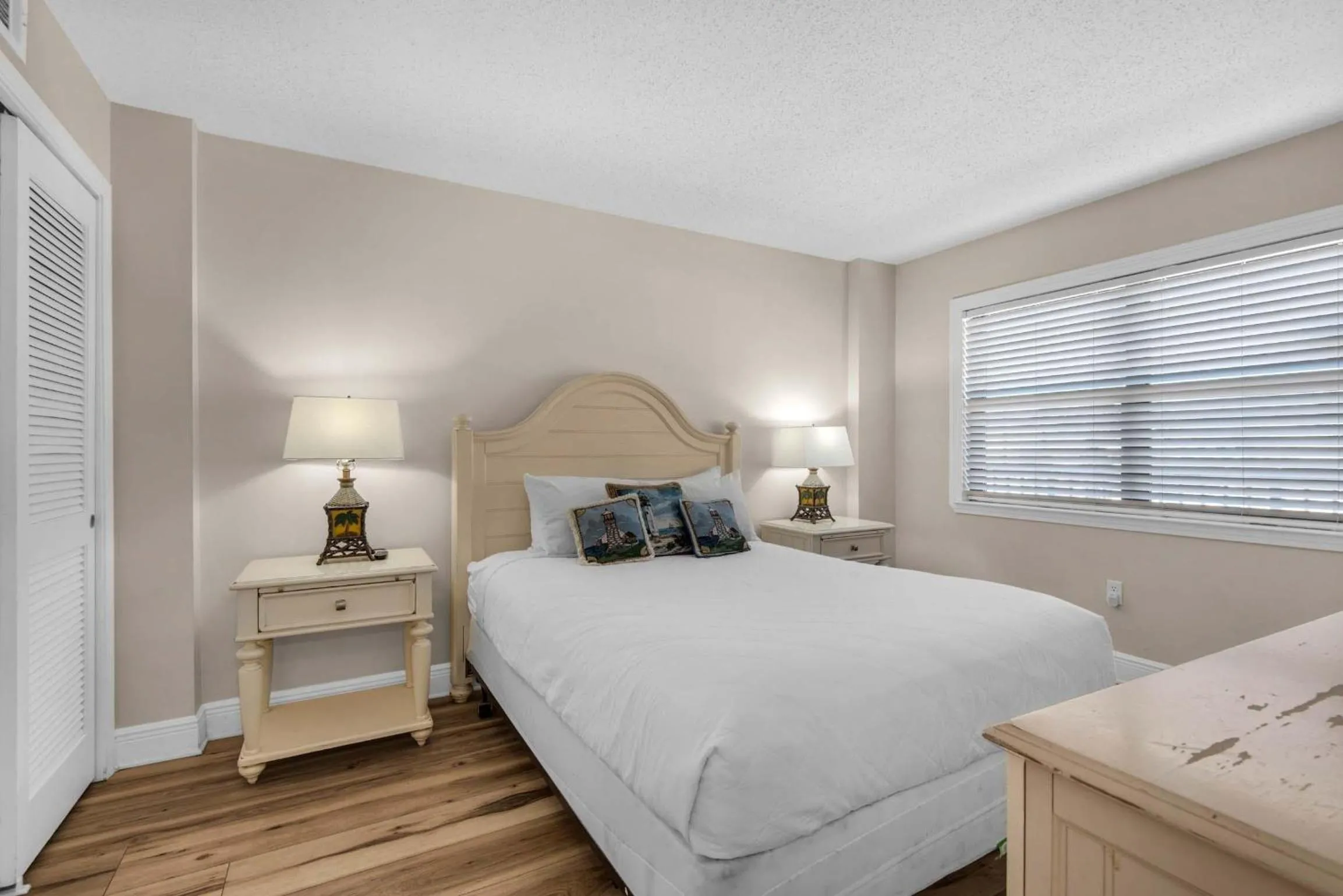 Bed in Emerald Surf 106