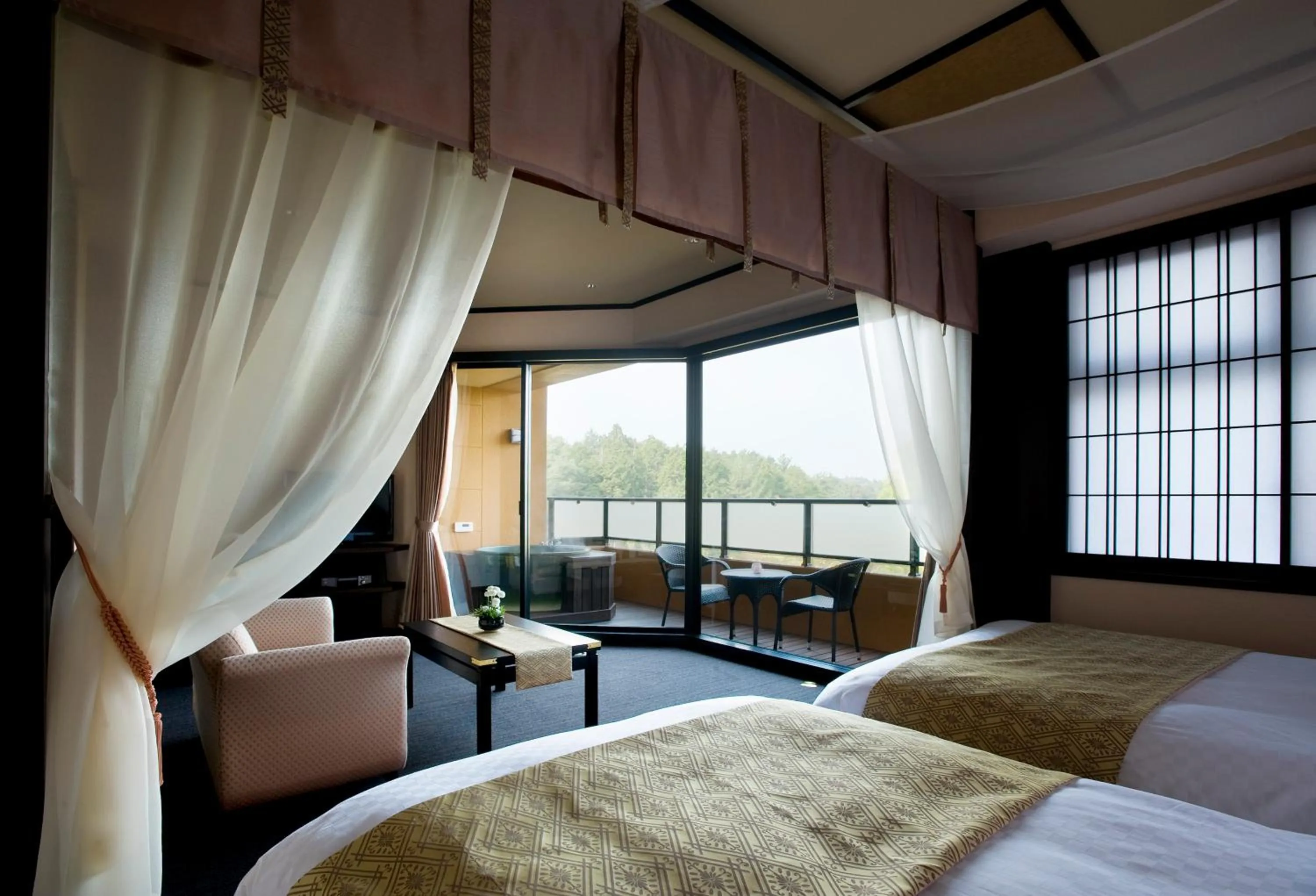 Photo of the whole room, Bed in Saiou no Miya
