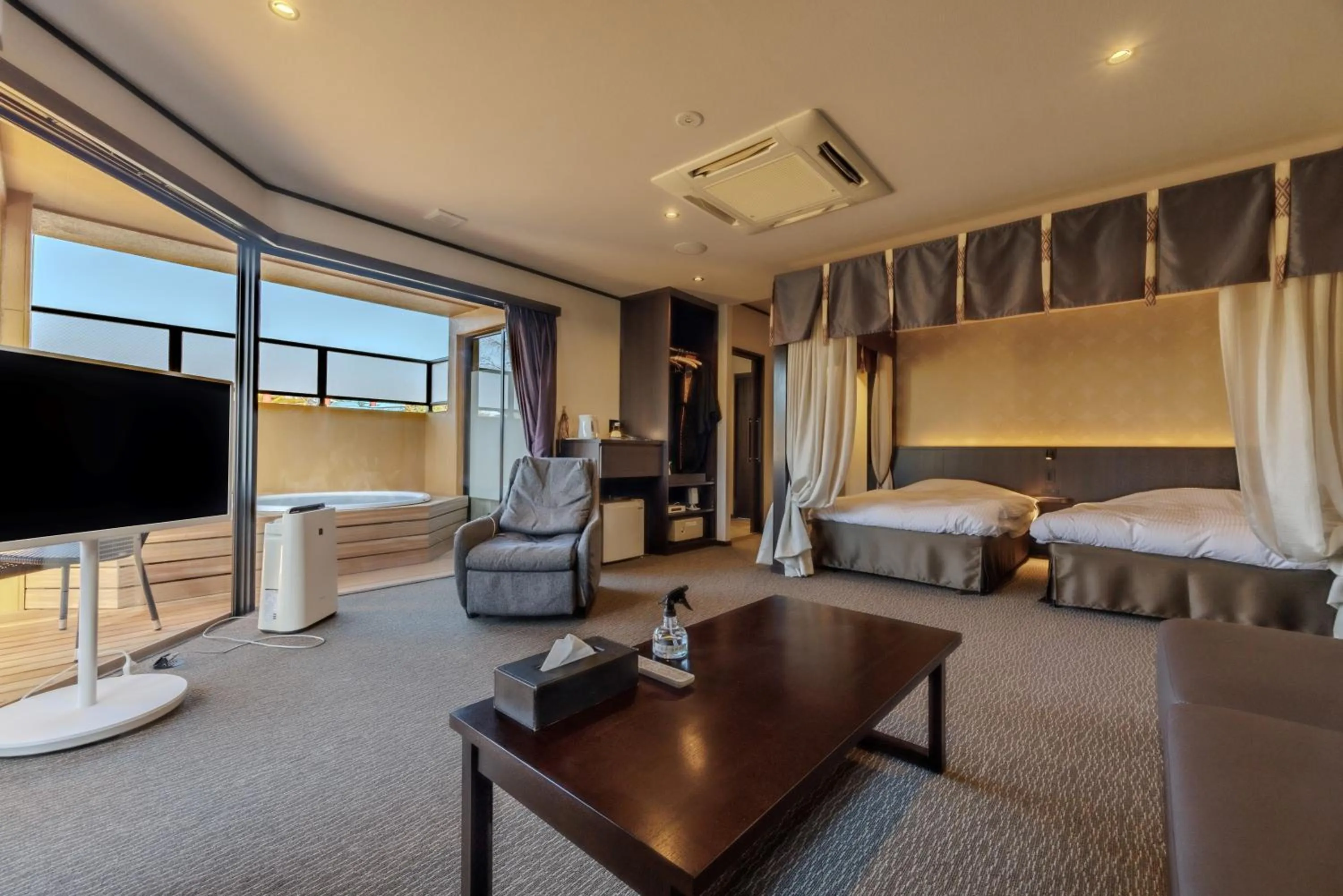 Photo of the whole room in Saiou no Miya