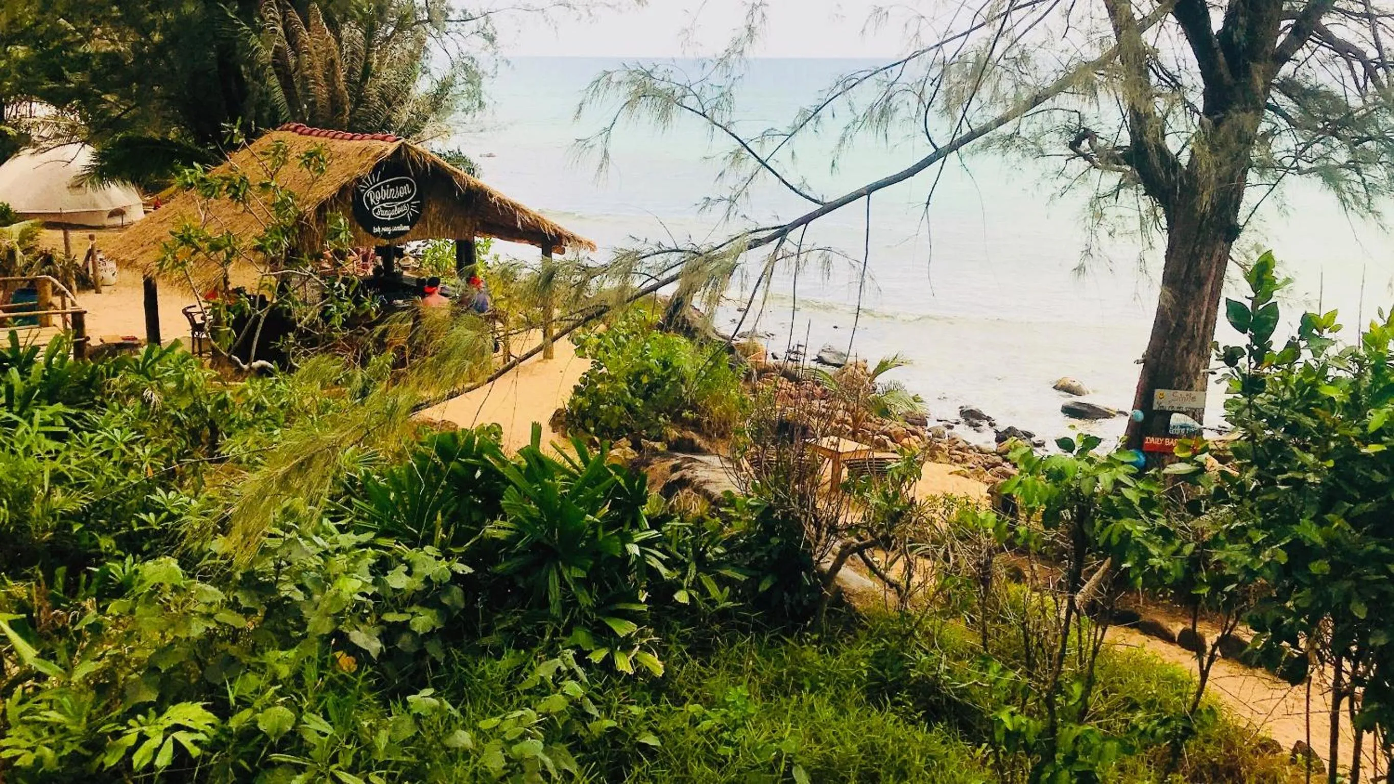 Lounge or bar in Robinson Bungalows