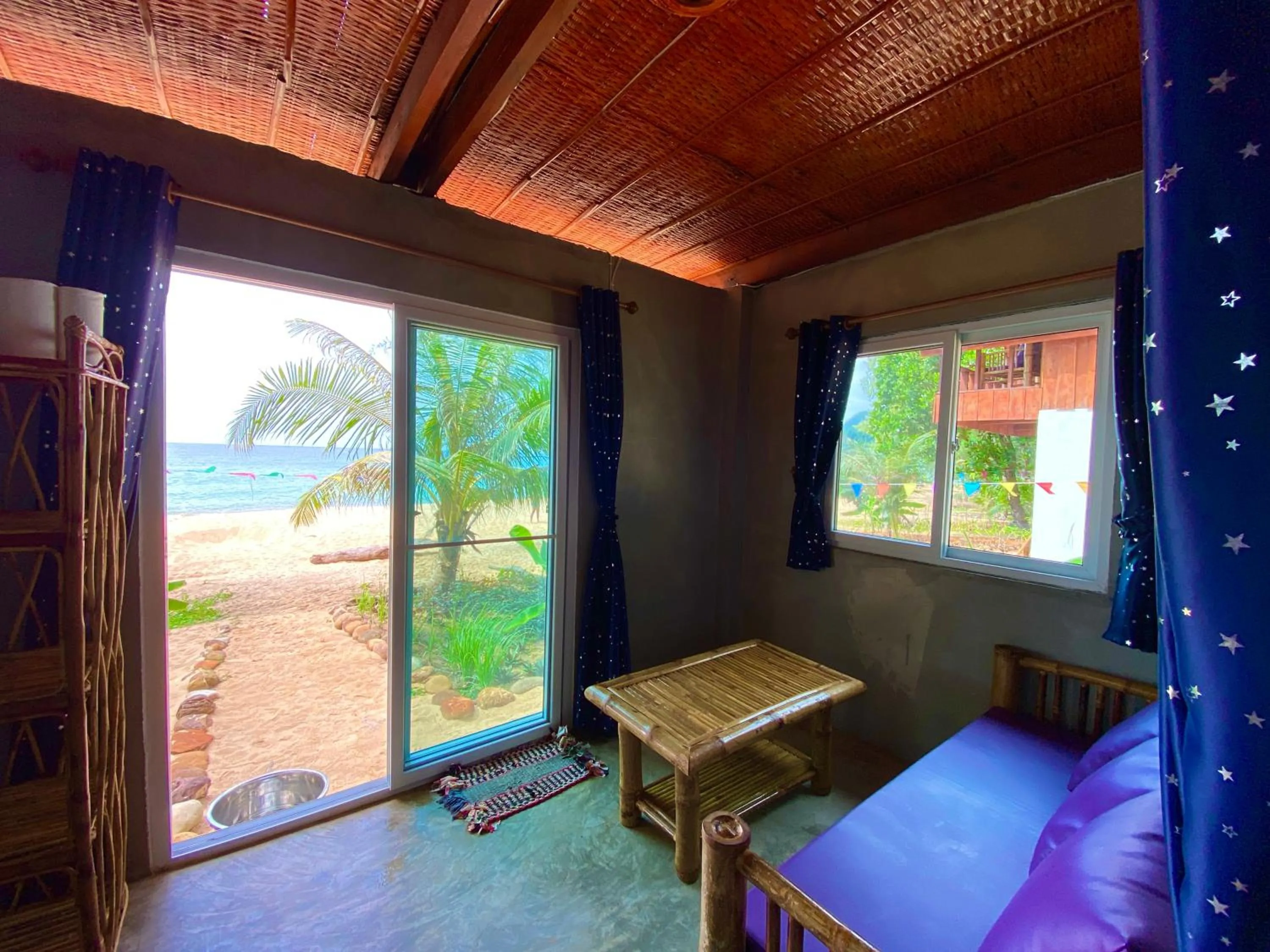 Living room, Bed in Robinson Bungalows