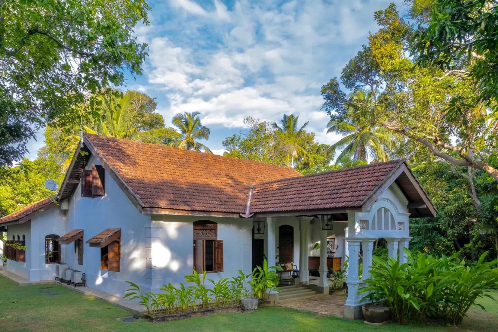 MO River House Luxury Villa