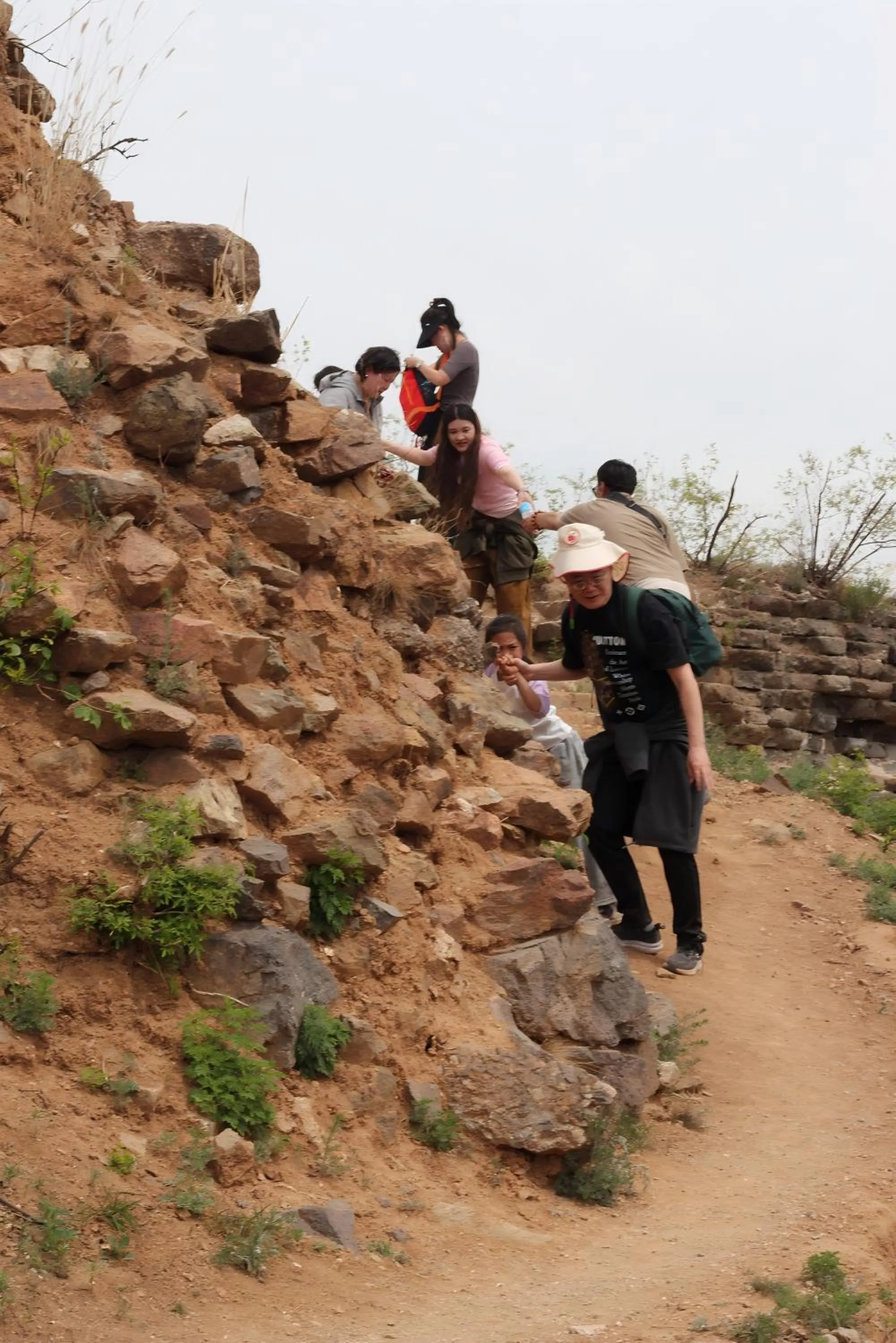 People in Gubeikou Great Wall Chengtaoxiaozhu Boutique Homestay