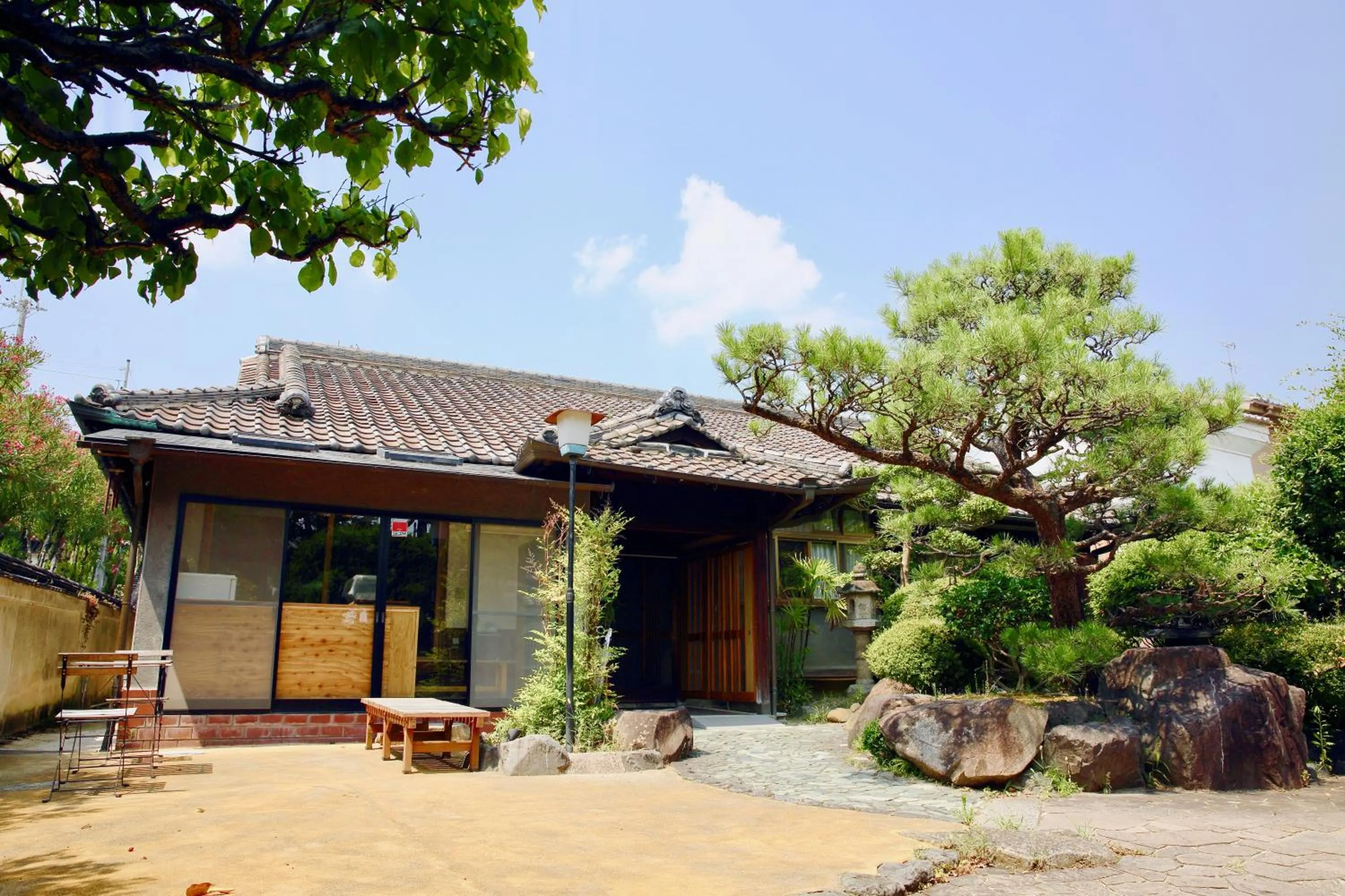 Facade/entrance in Yuzan Guesthouse