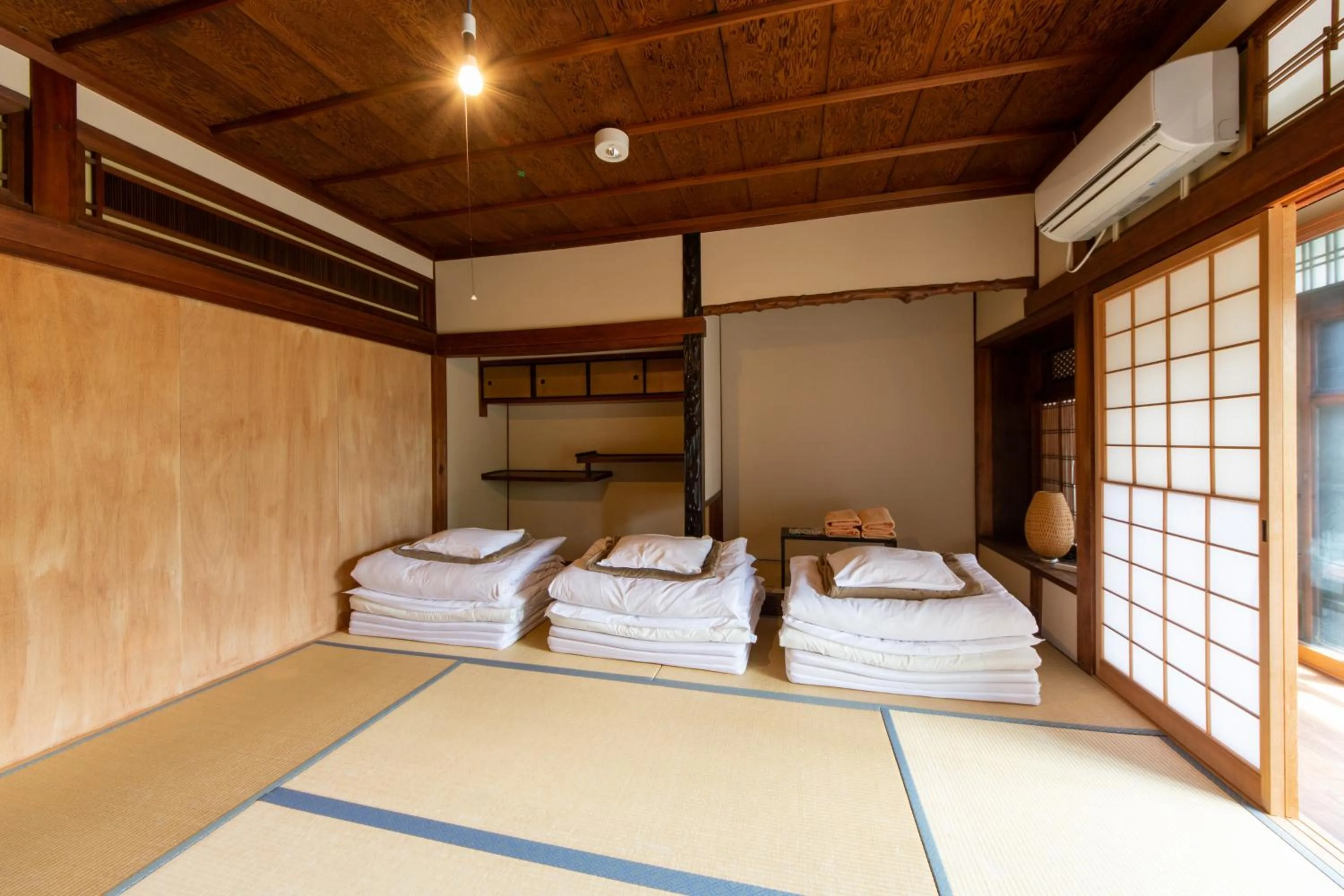 Photo of the whole room, Bed in Yuzan Guesthouse