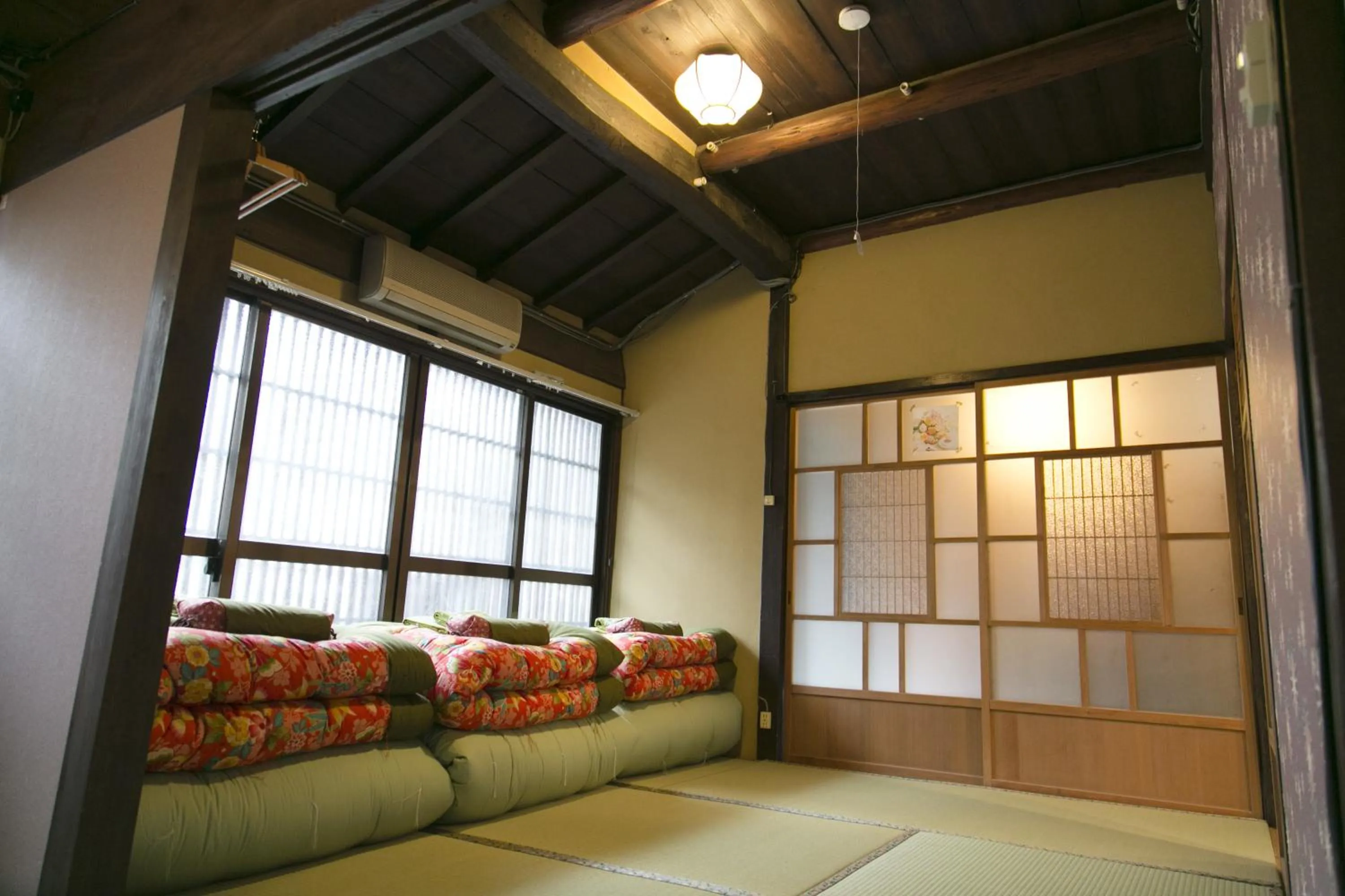Bed in Female-Only Guesthouse Tomari-ya