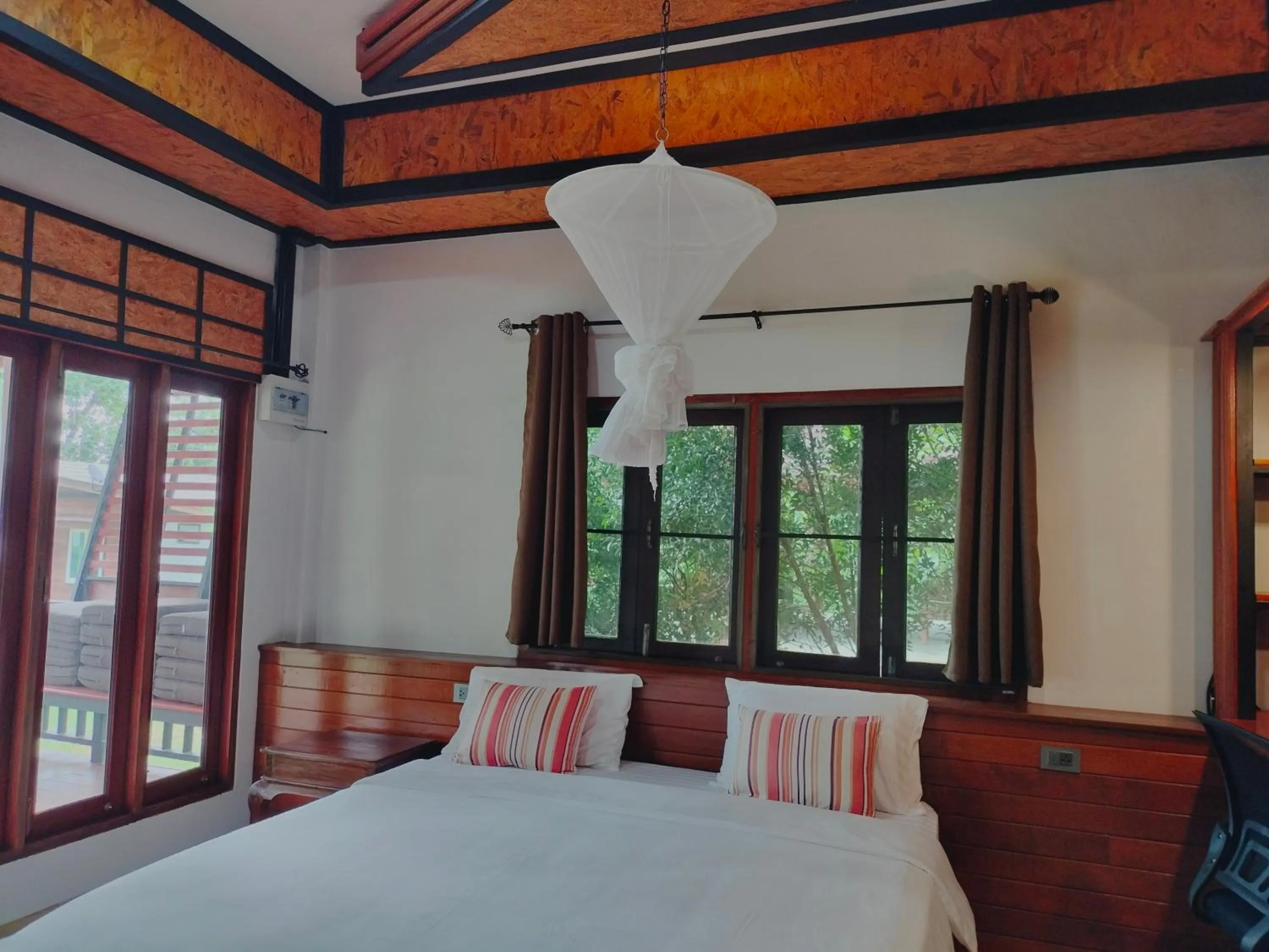 Photo of the whole room, Bed in Suntisook Resort