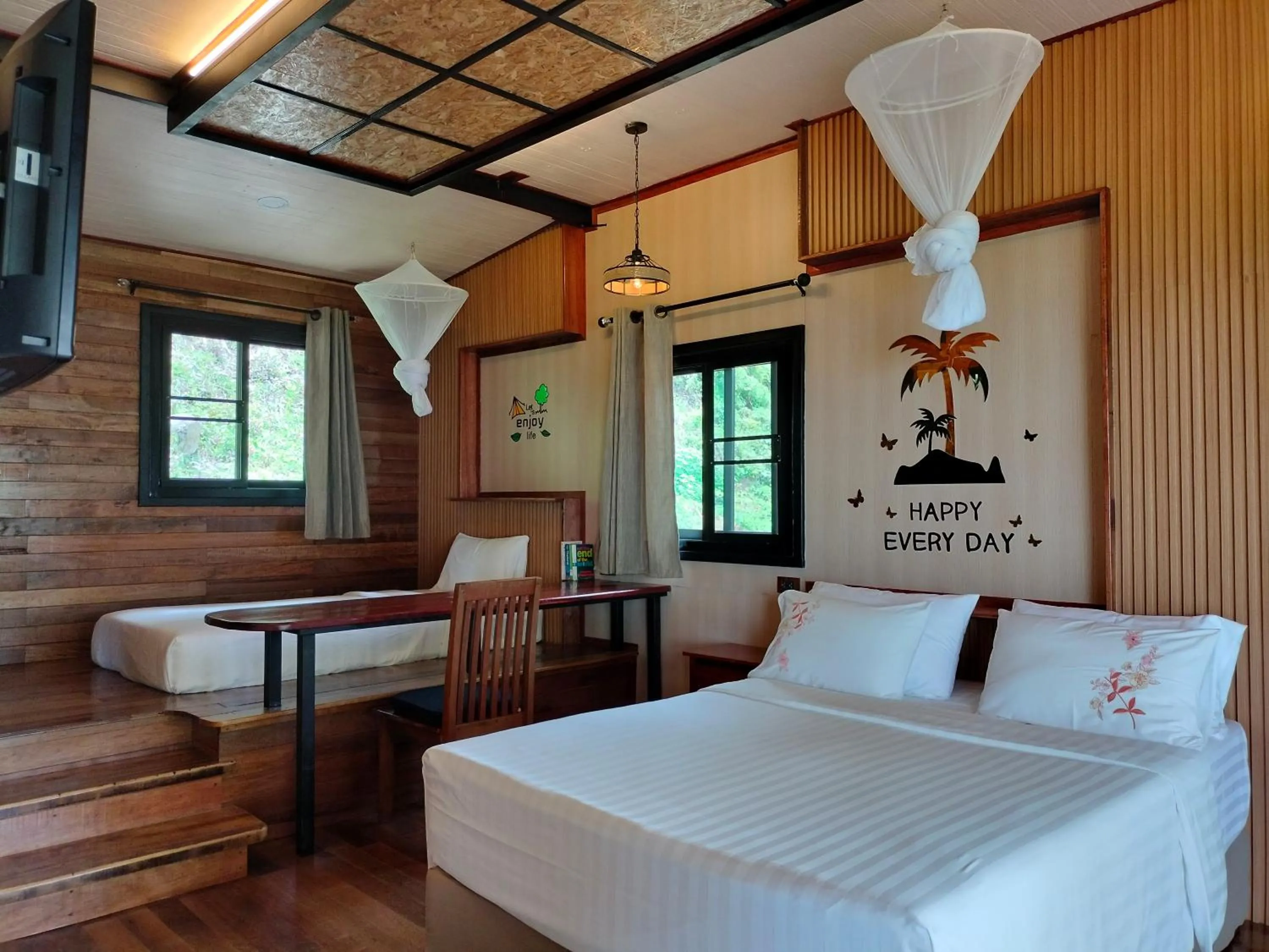 Bedroom, Bed in Suntisook Resort