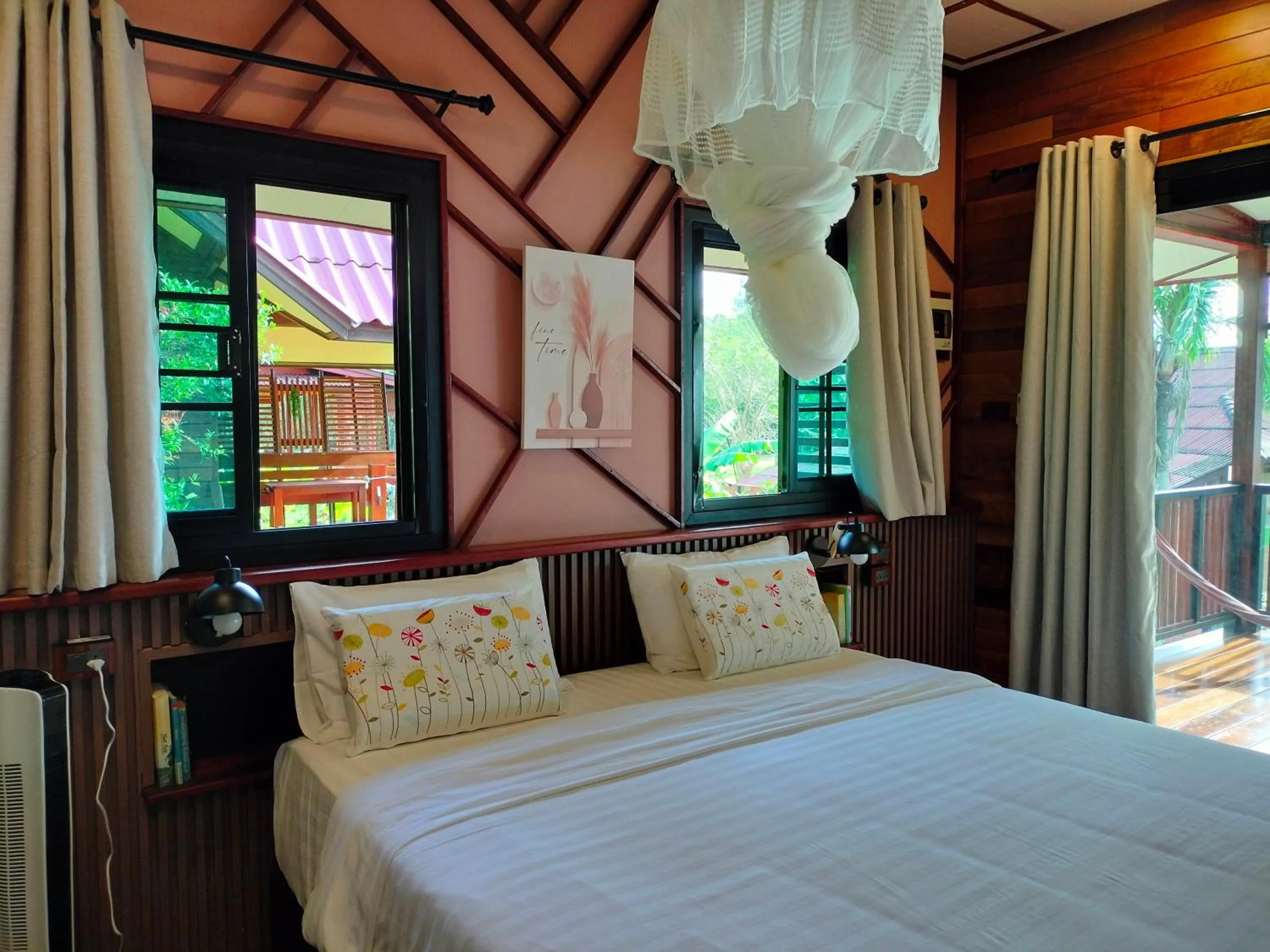 Bedroom, Bed in Suntisook Resort