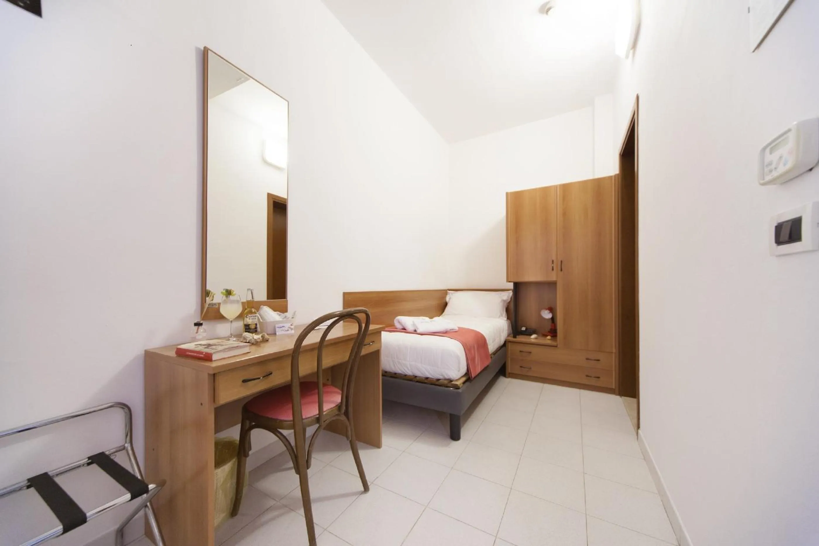 Bedroom, Bed in Hotel del Mar