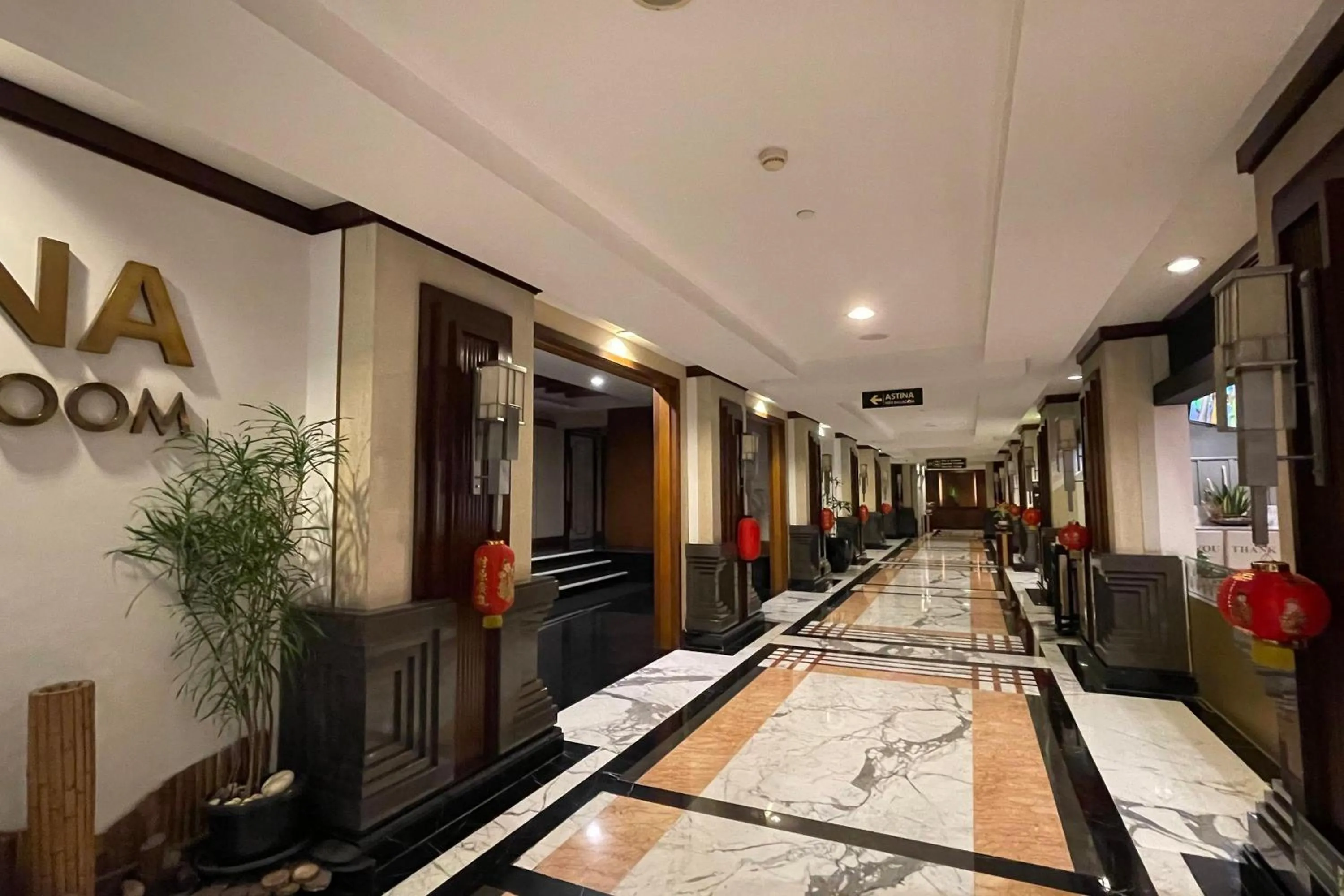 Area and facilities in eL ROYALE by Farizi Rooms