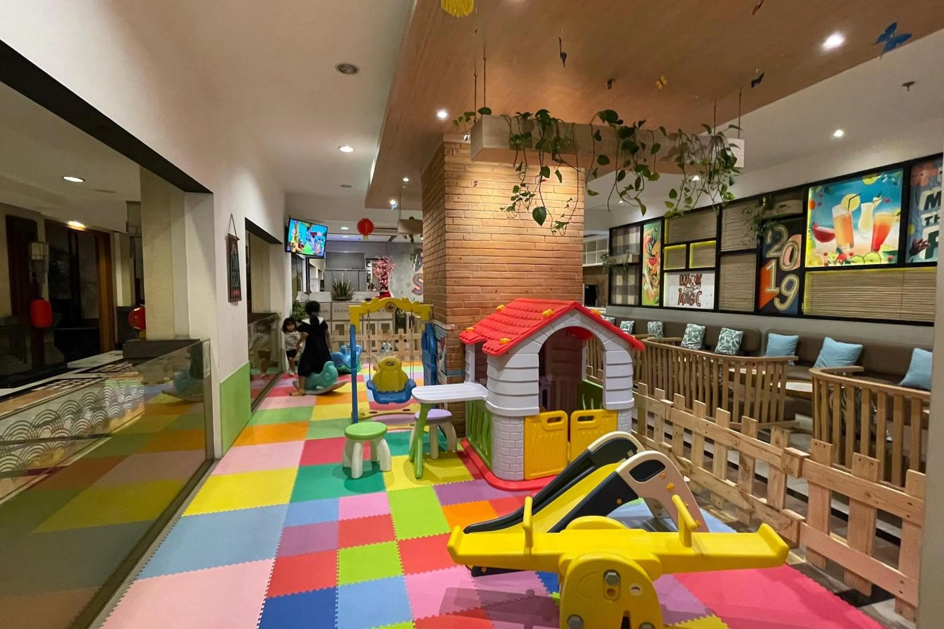 Area and facilities in eL ROYALE by Farizi Rooms