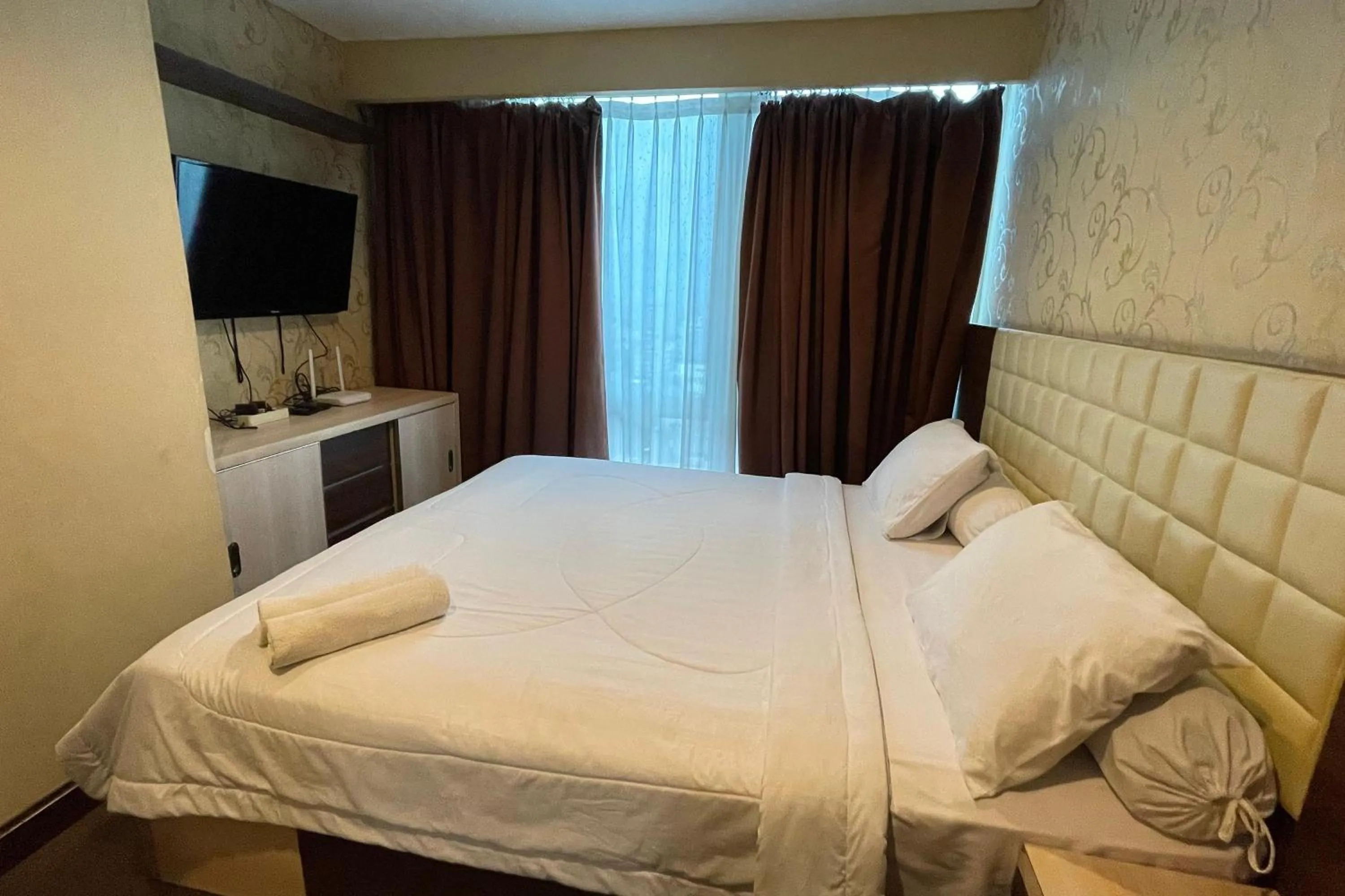 Bed in eL ROYALE by Farizi Rooms