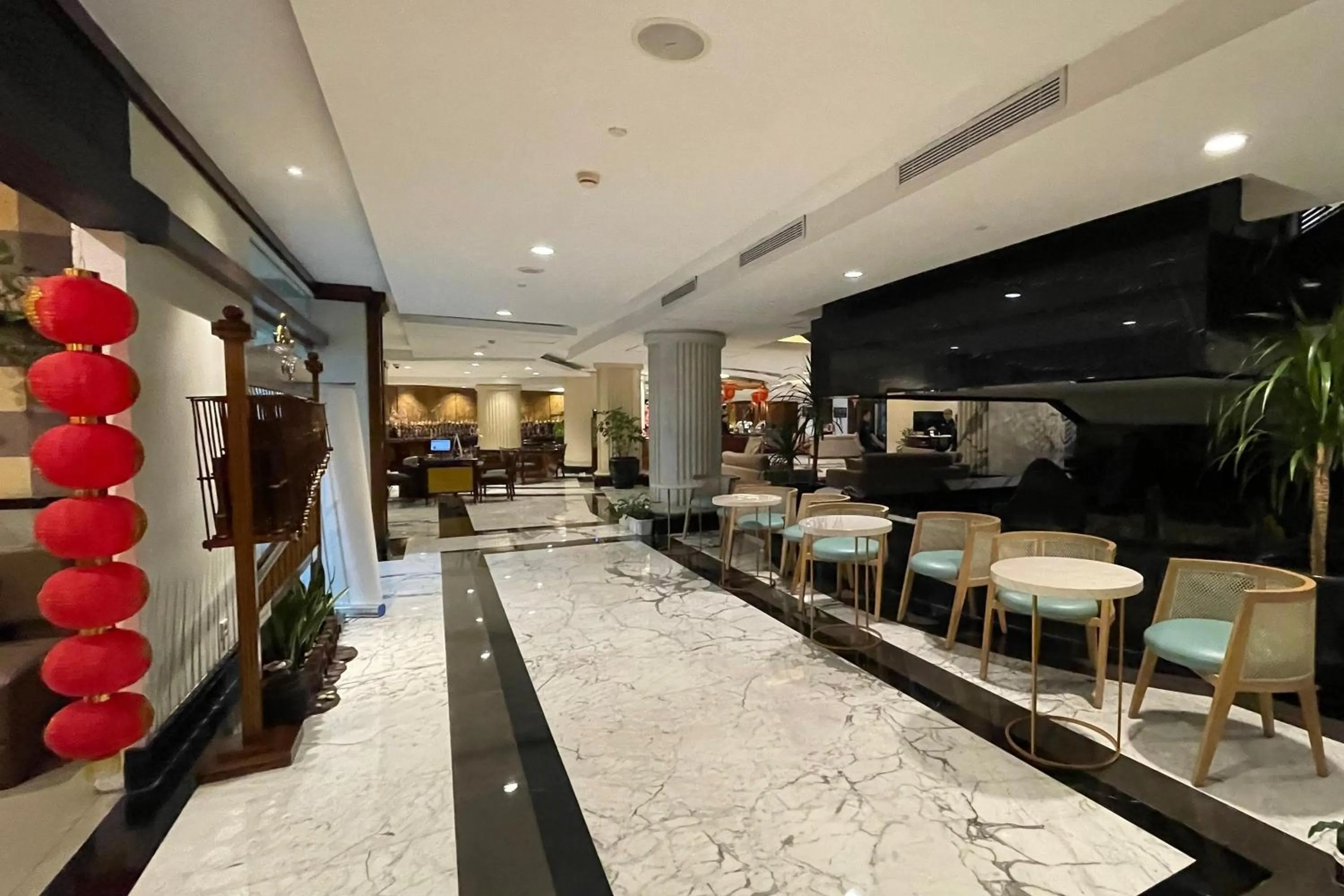 Area and facilities in eL ROYALE by Farizi Rooms