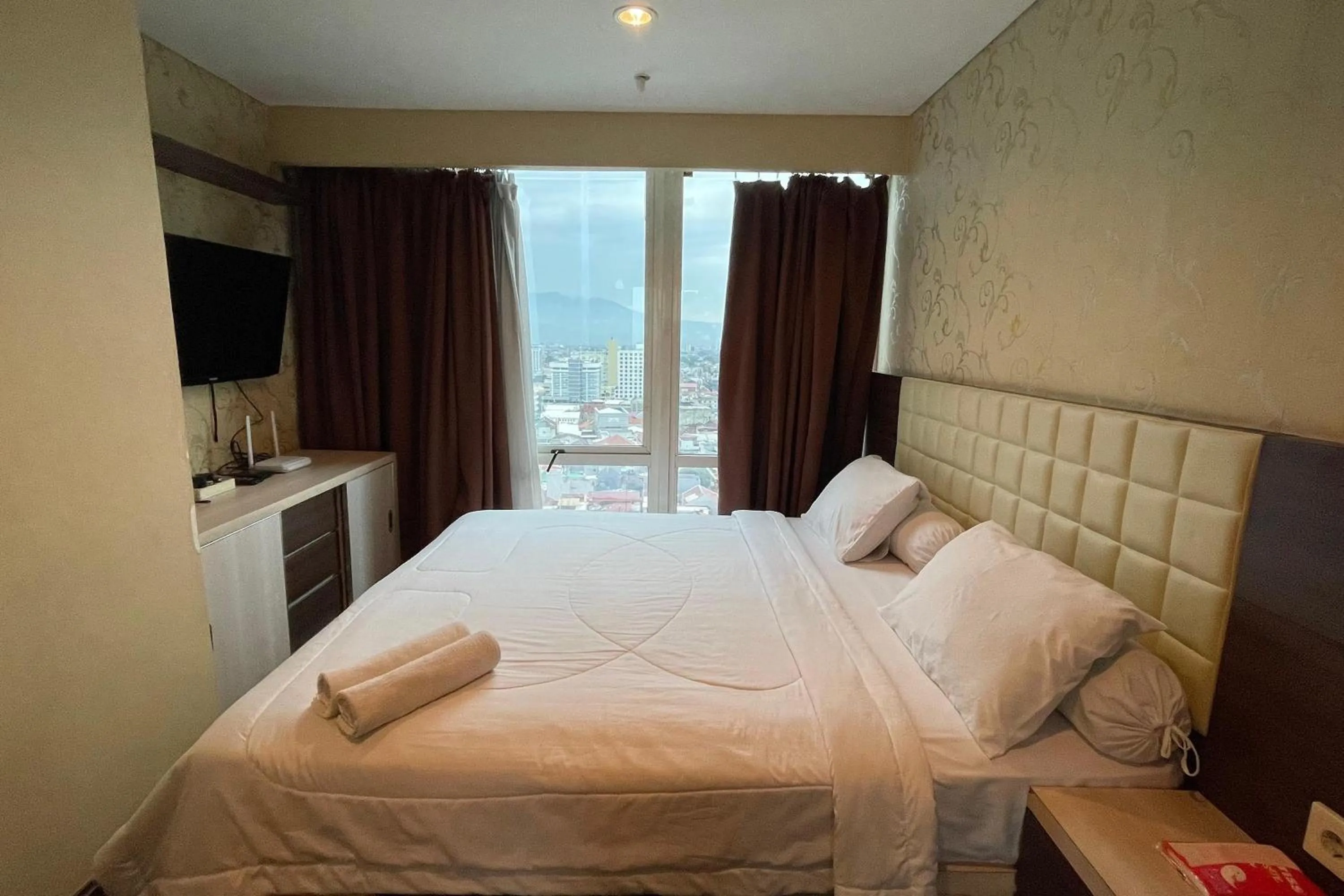 Bed in eL ROYALE by Farizi Rooms