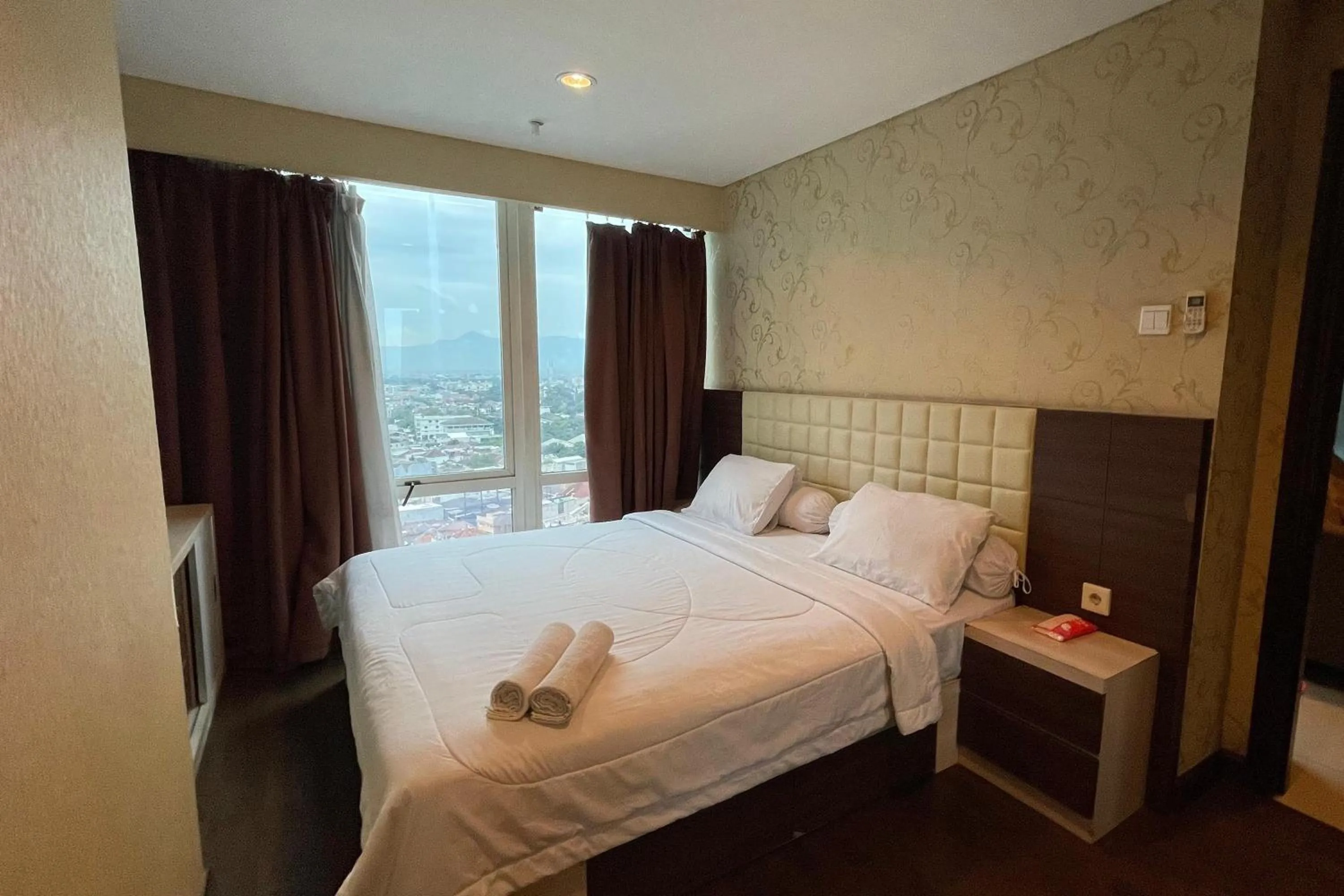 Bed in eL ROYALE by Farizi Rooms