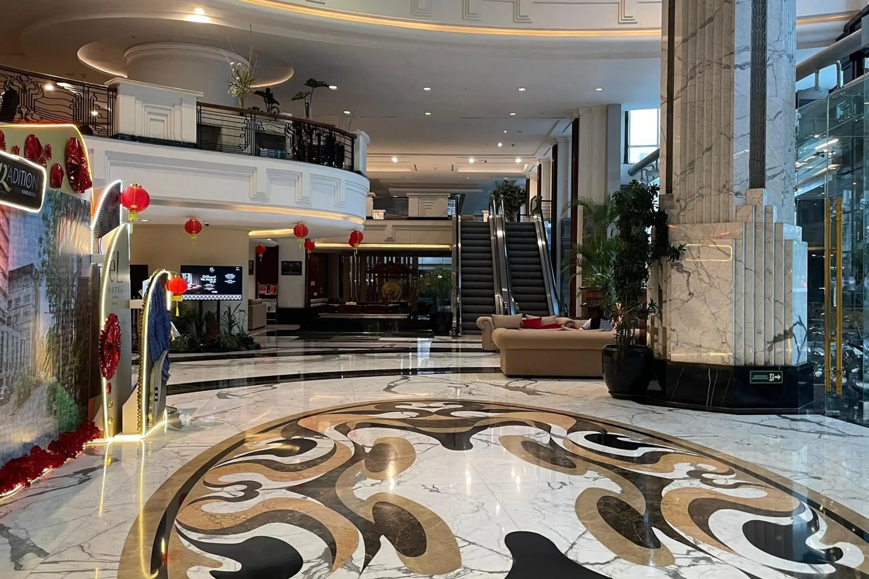 Lobby or reception in eL ROYALE by Farizi Rooms Lobby or reception in eL ROYALE by Farizi Rooms