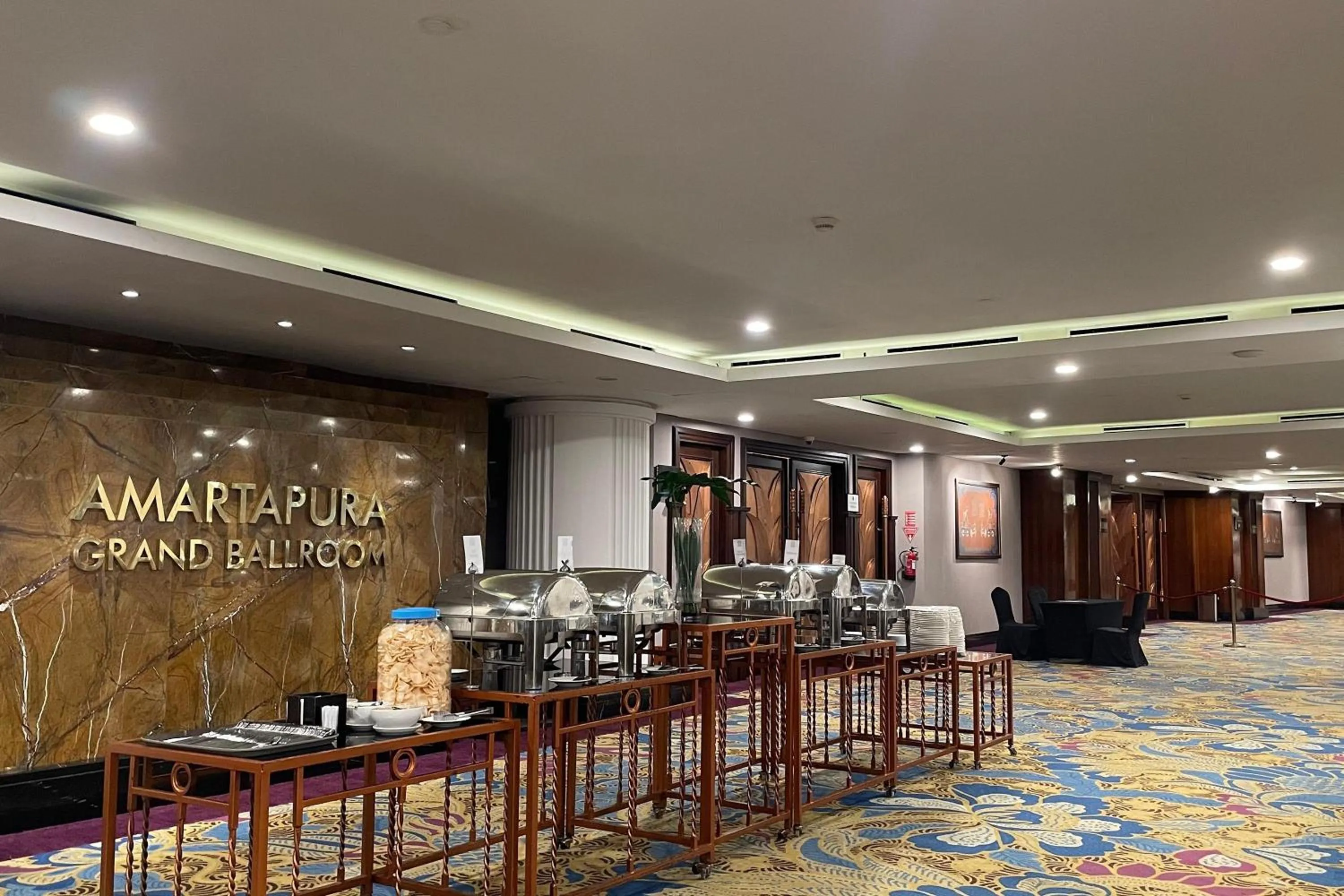 Area and facilities in eL ROYALE by Farizi Rooms