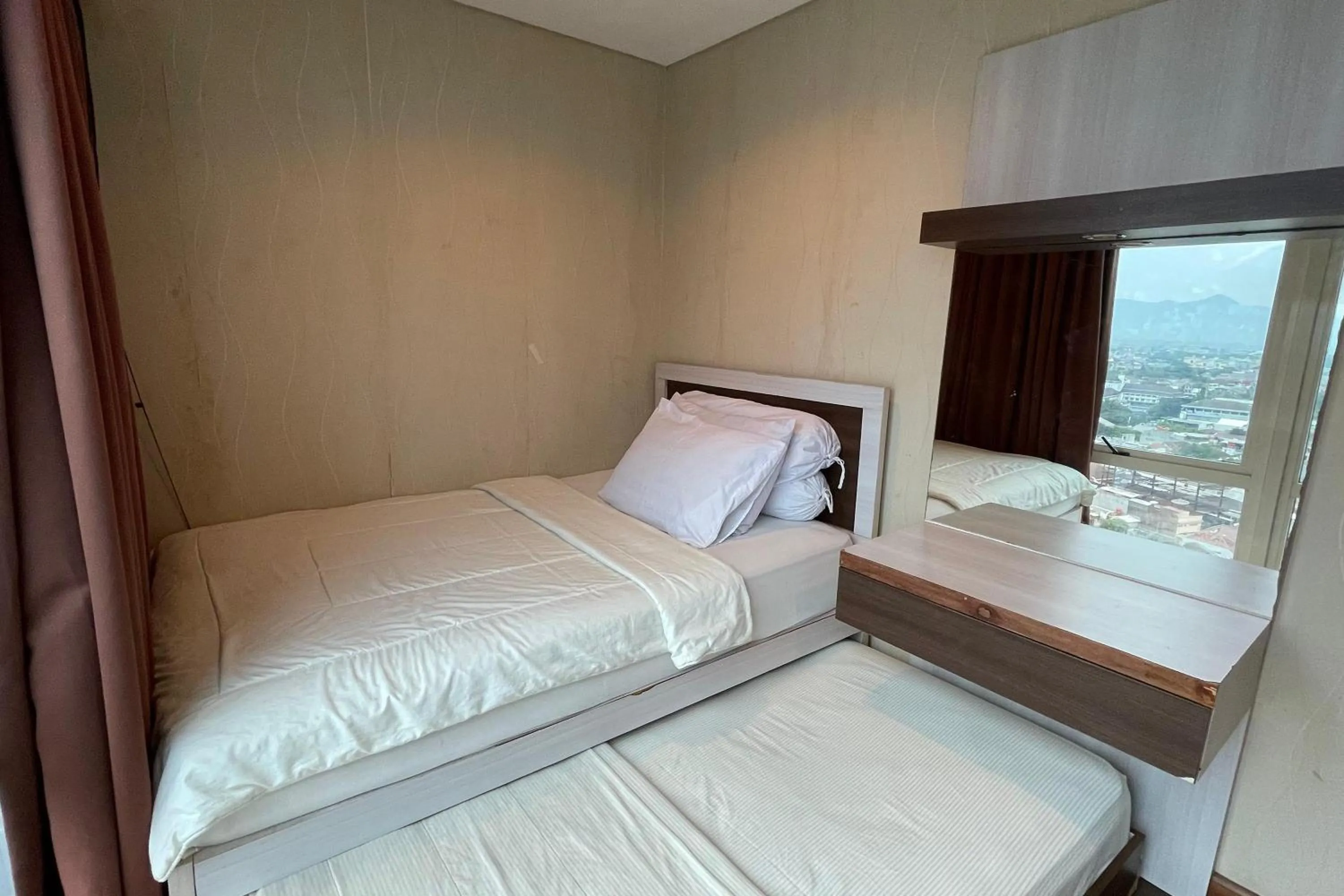 Bedroom, Bed in eL ROYALE by Farizi Rooms