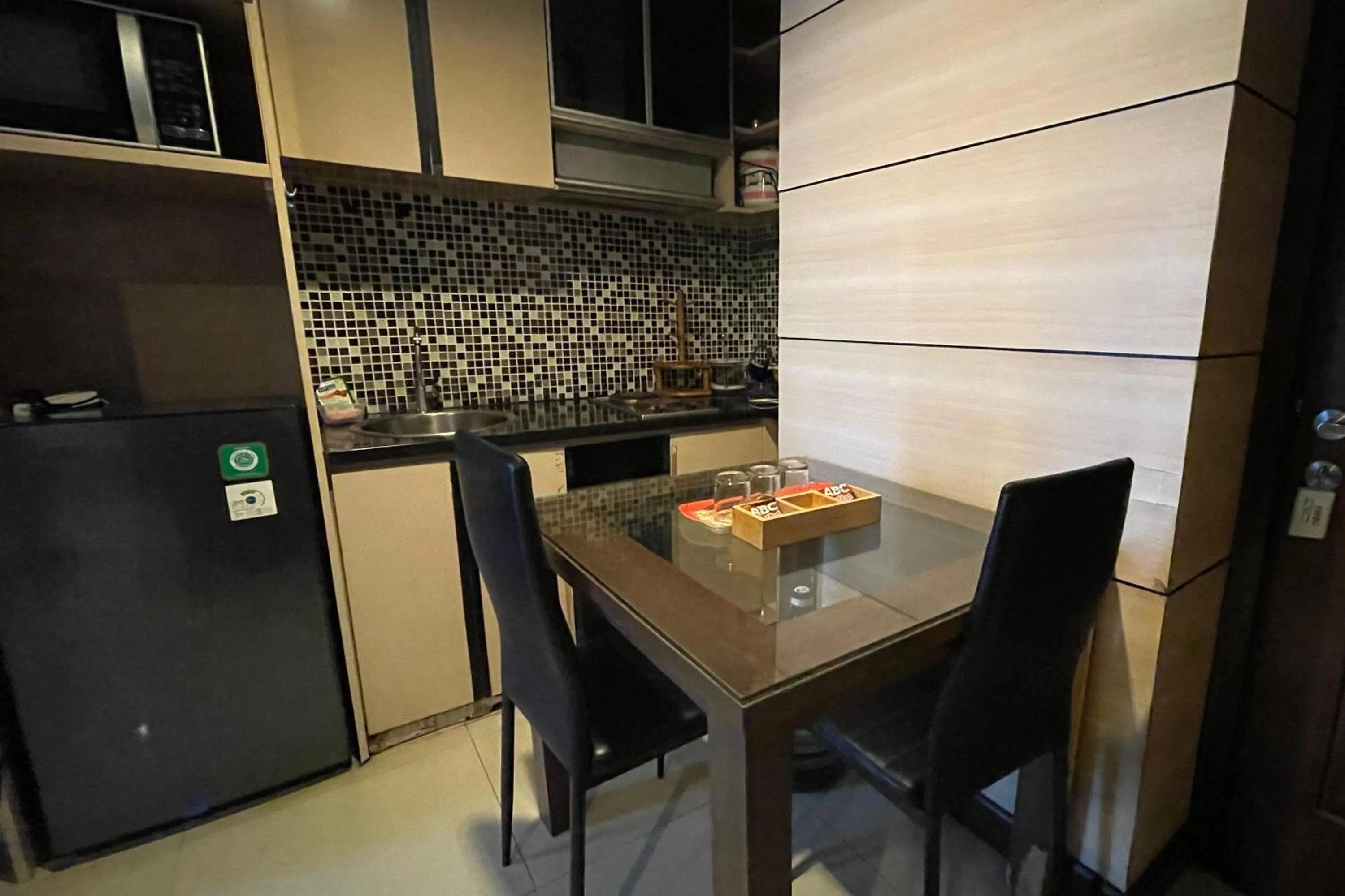 Area and facilities in eL ROYALE by Farizi Rooms