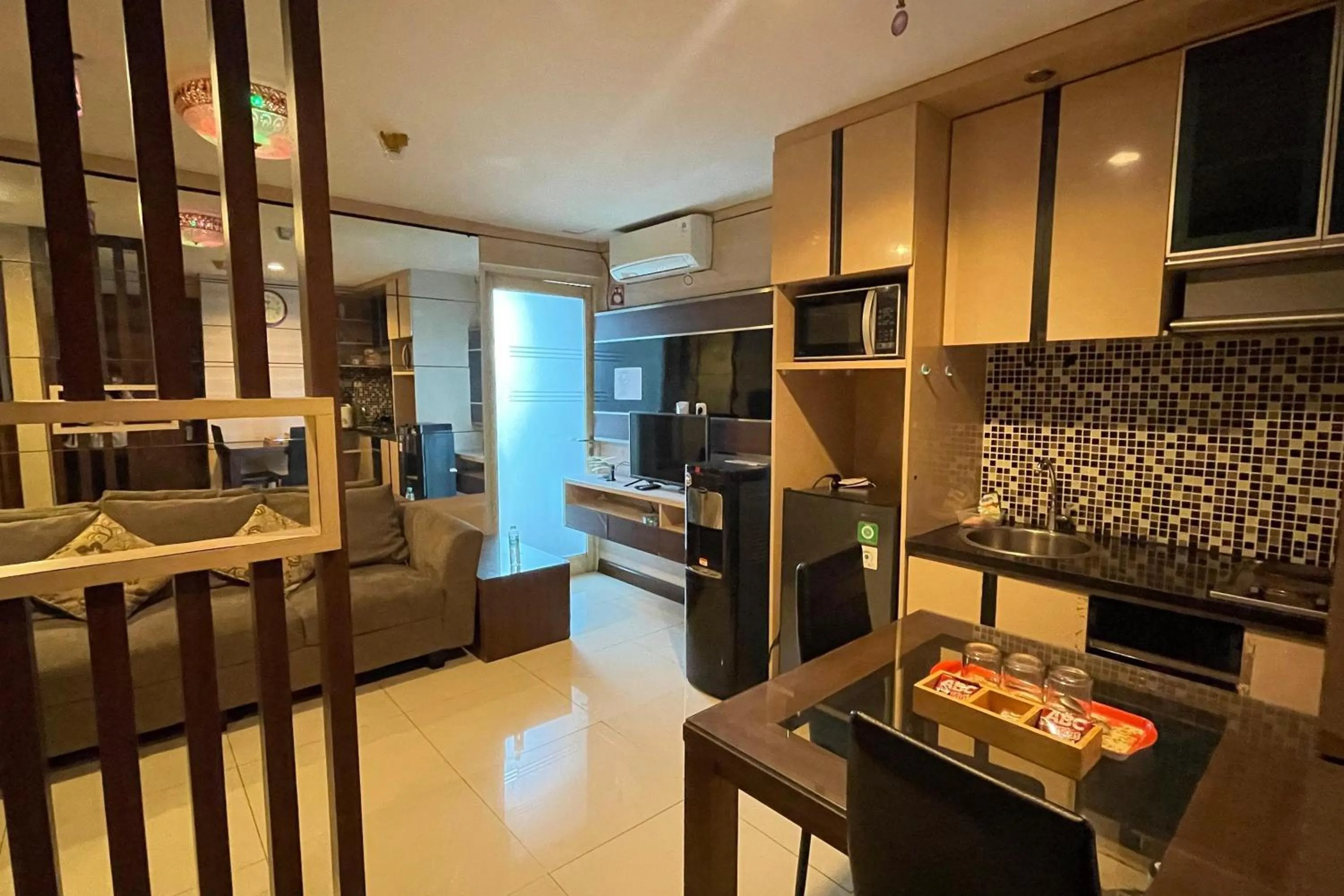 Area and facilities in eL ROYALE by Farizi Rooms