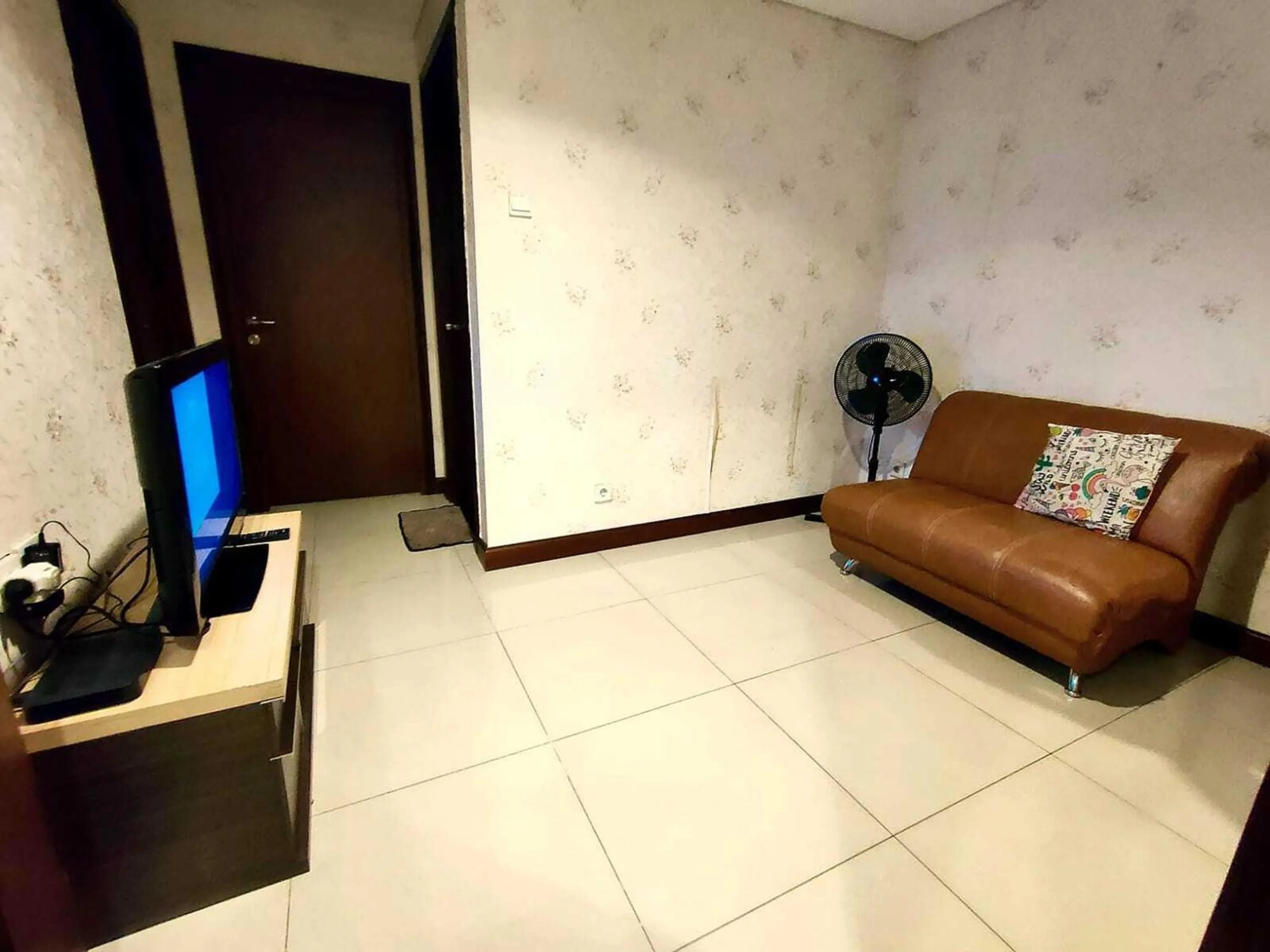 Seating area in eL ROYALE by Farizi Rooms